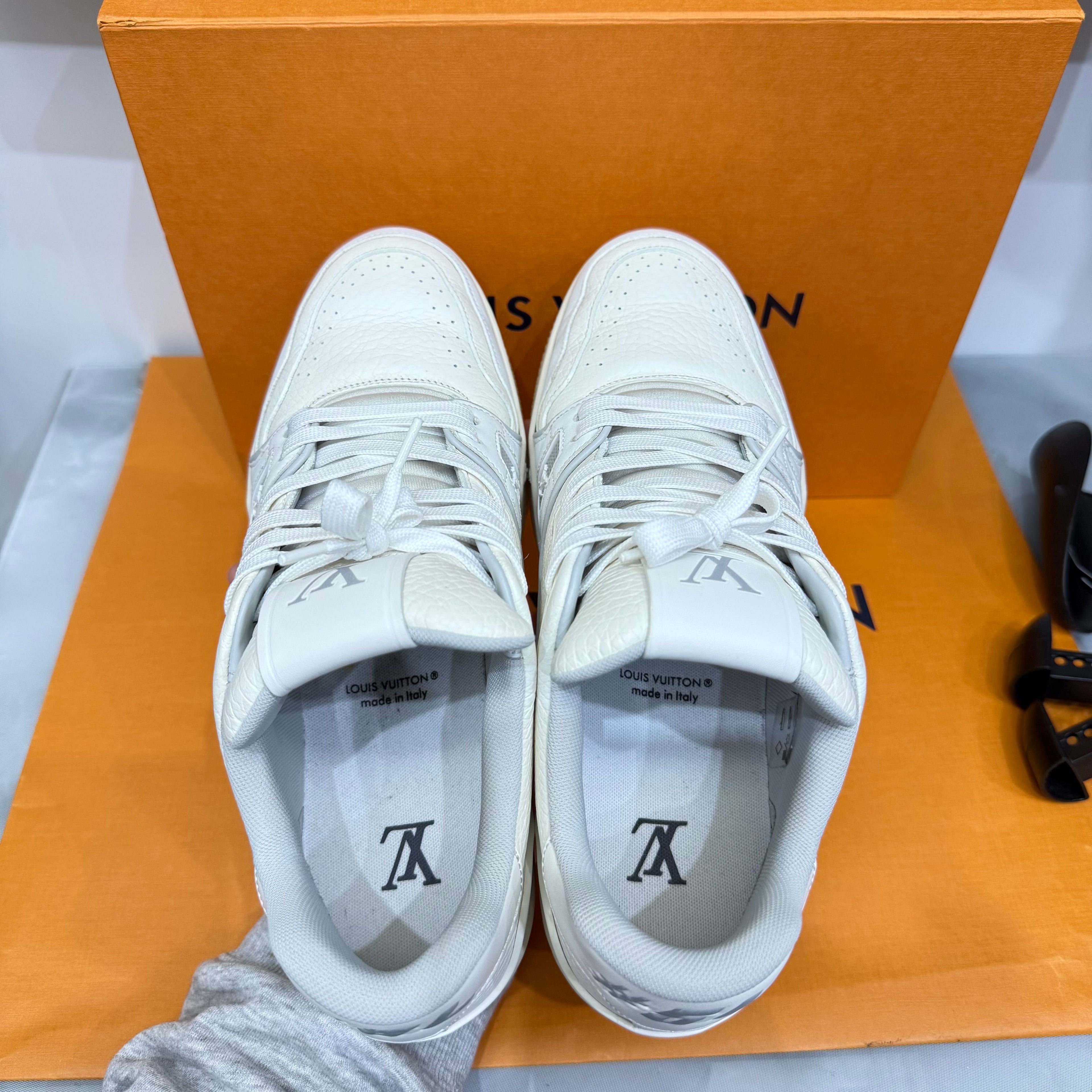 Louis Vuitton Trainer 42