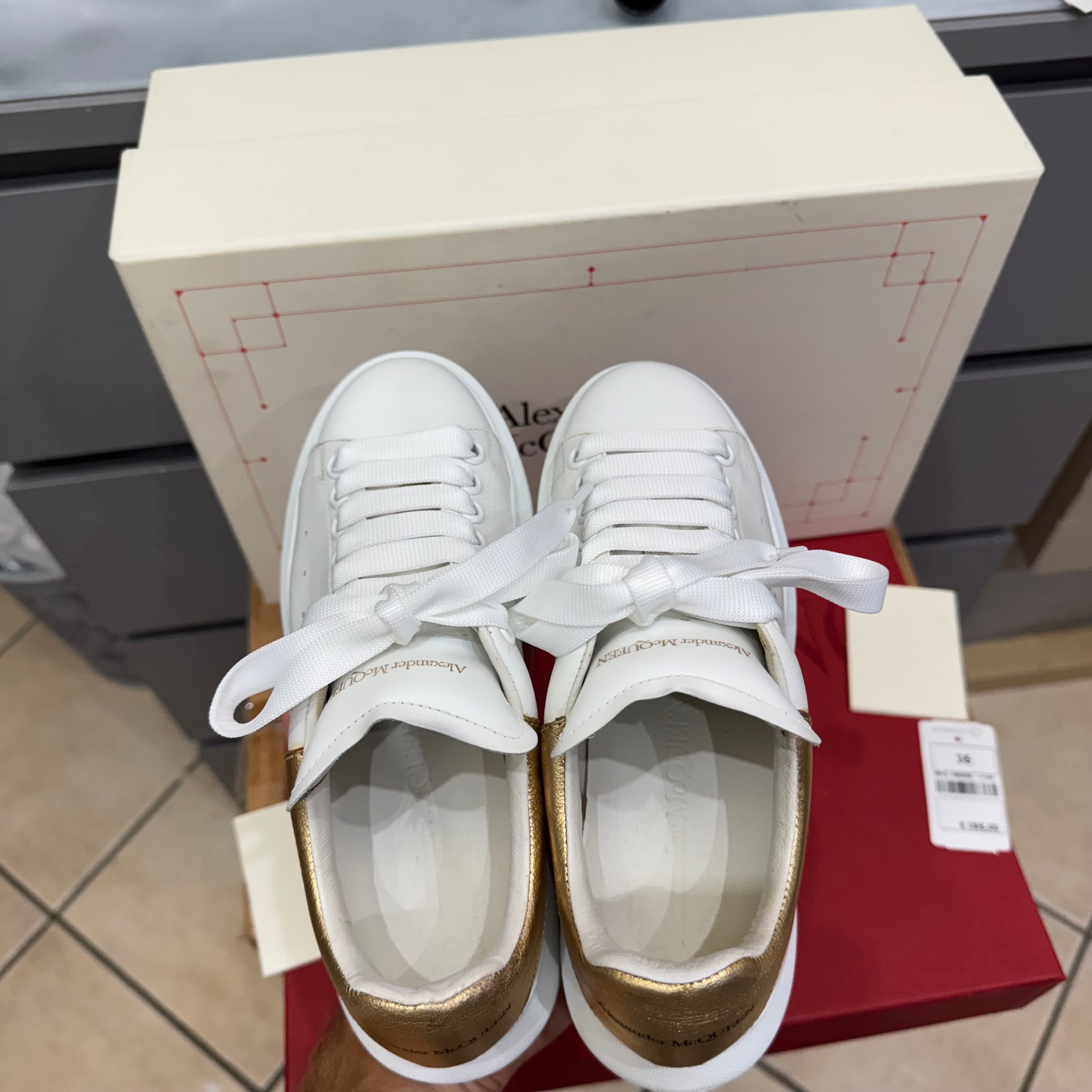 Alexander McQueen 35