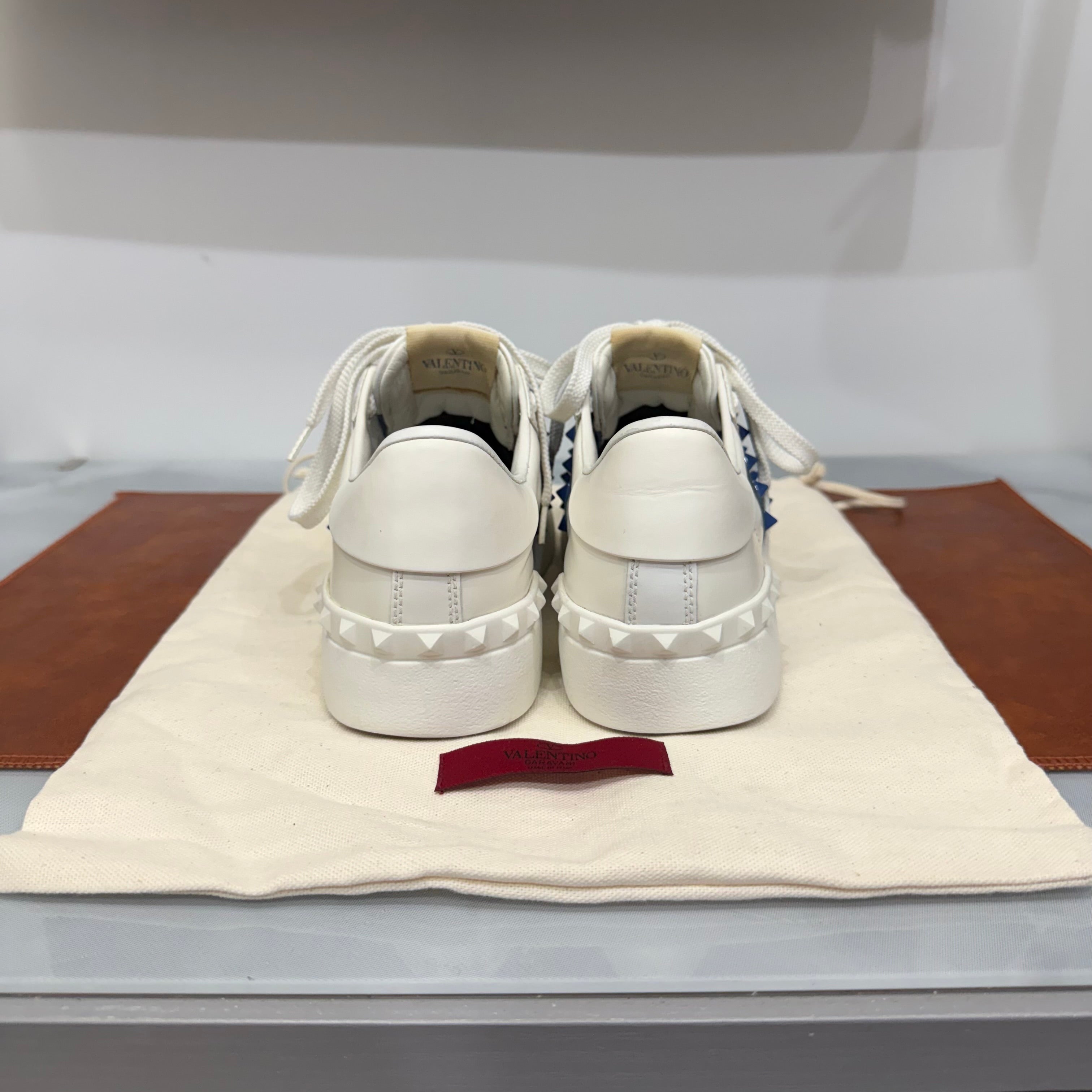 Valentino Garavani, Untitled, 36