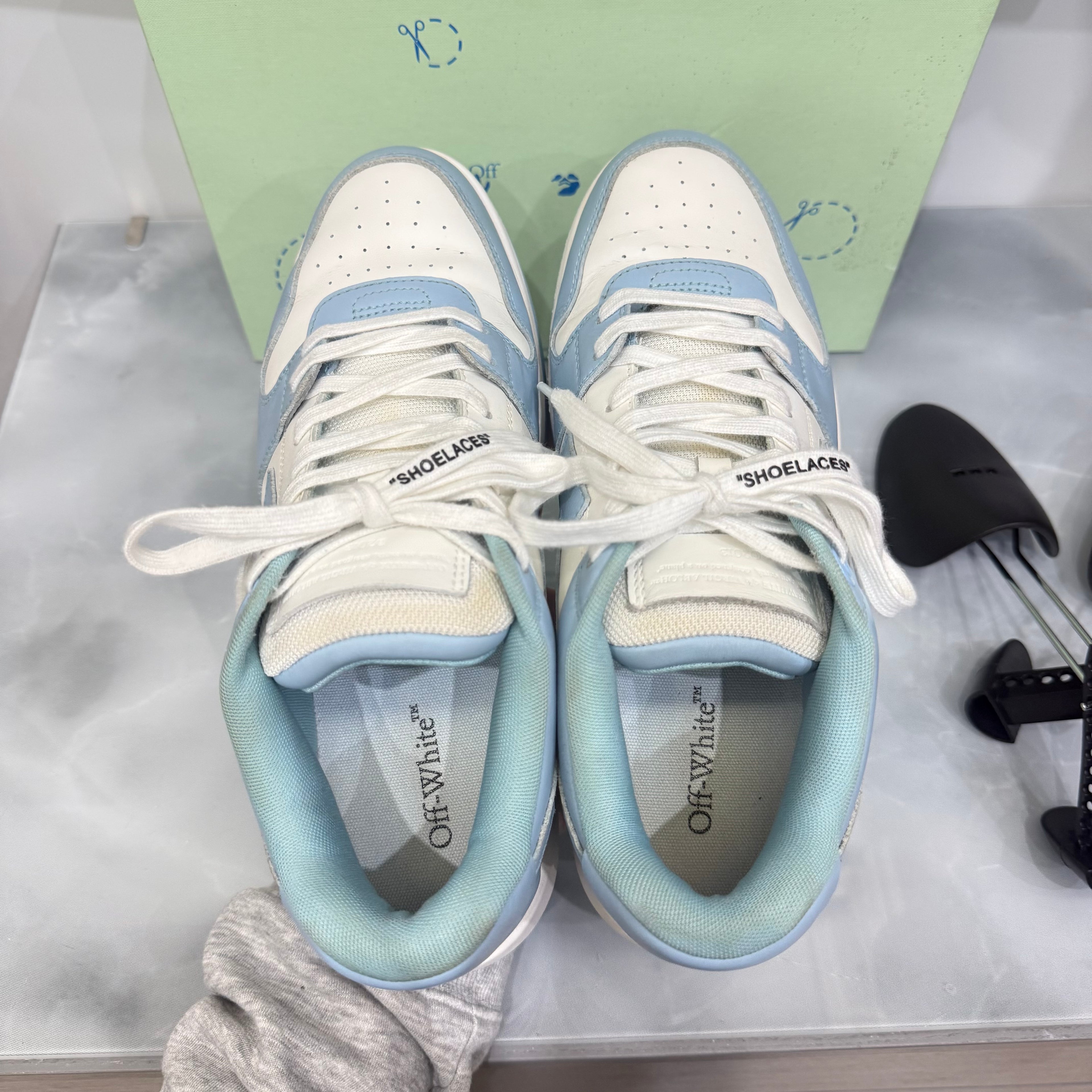 Off White Out of Office 43