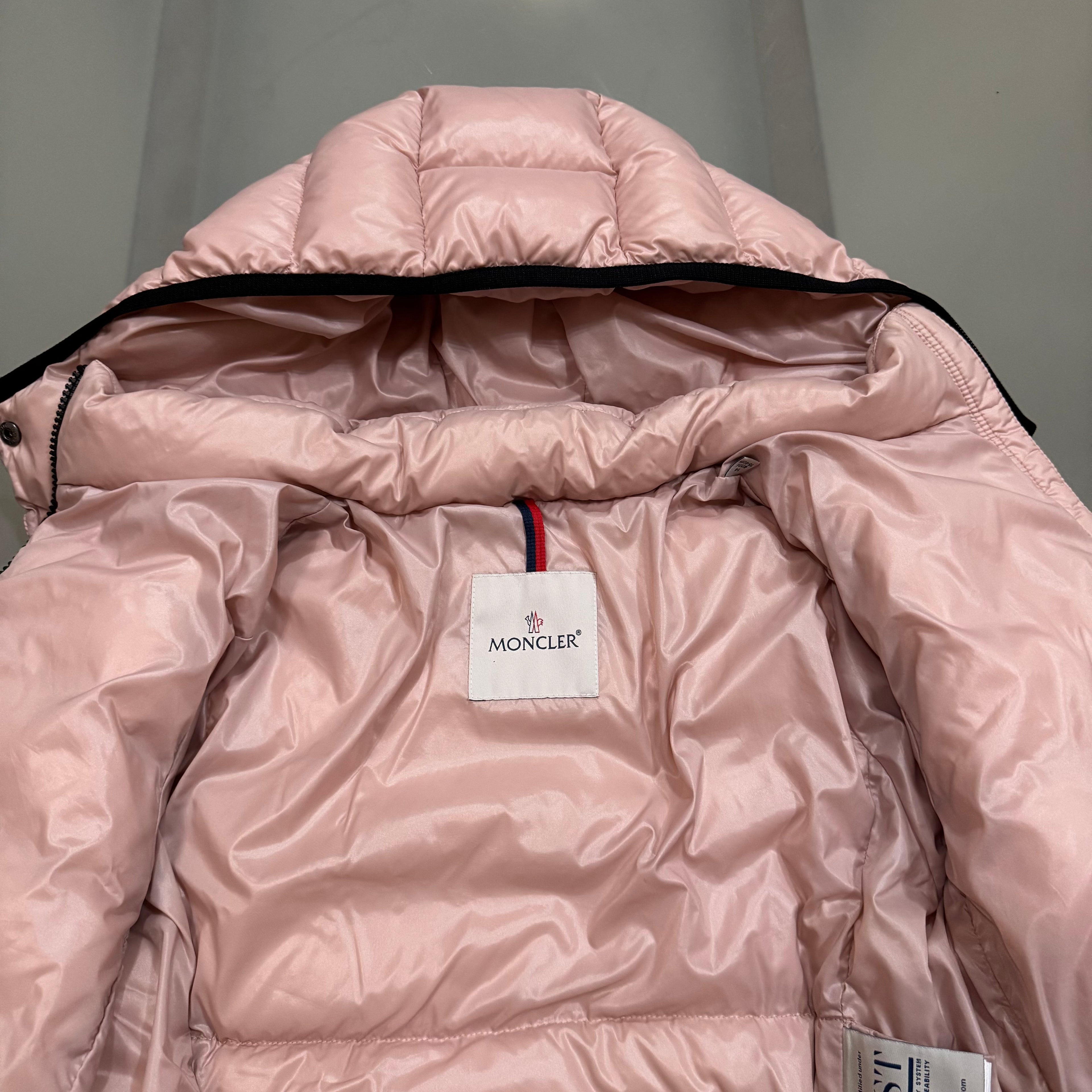Moncler S