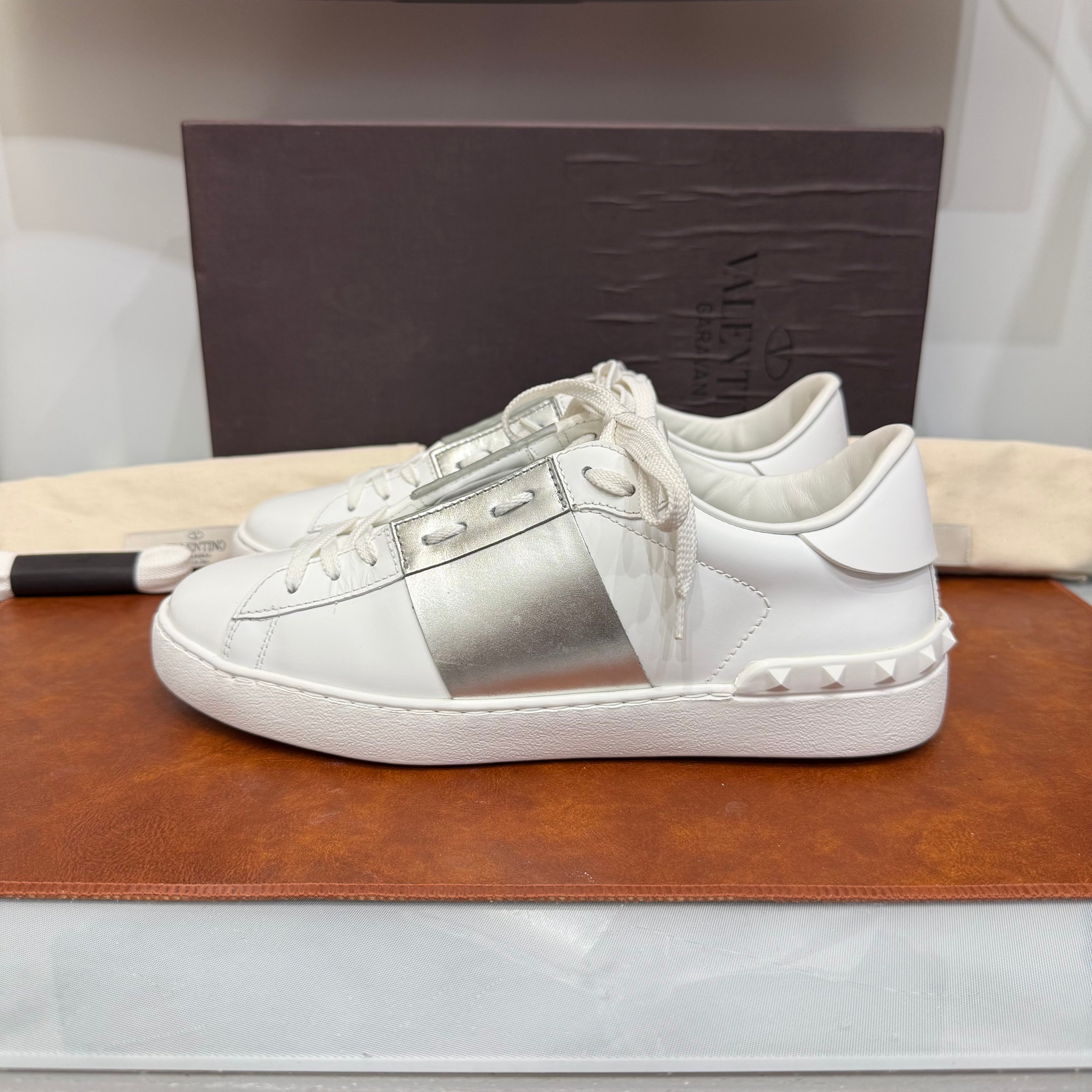 Valentino Garavani, Open, 40
