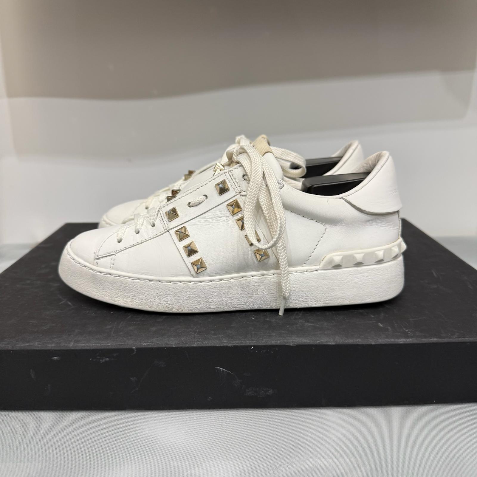 Valentino Garavani, Rockstud Untitled, 35