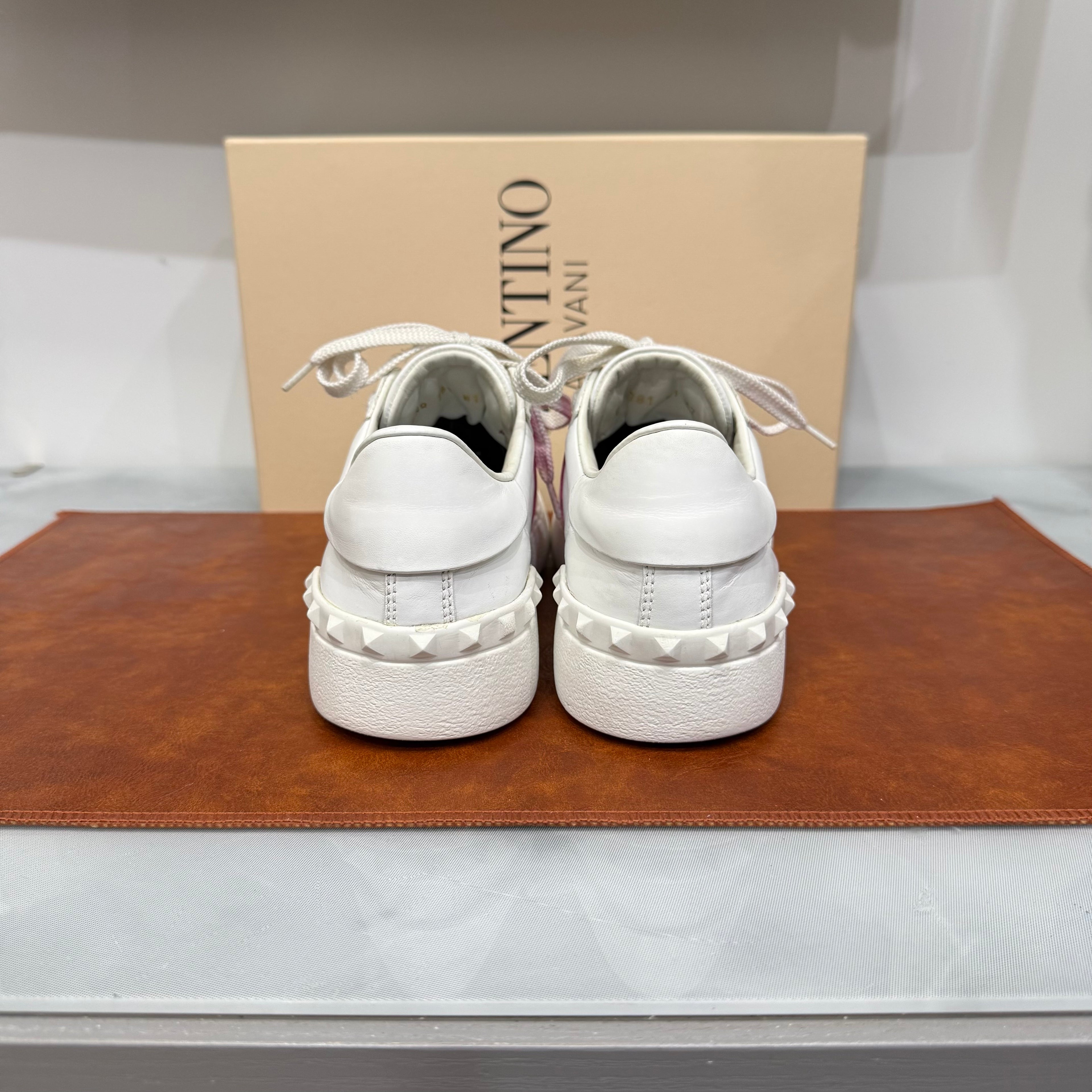Valentino Garavani, Open, 37