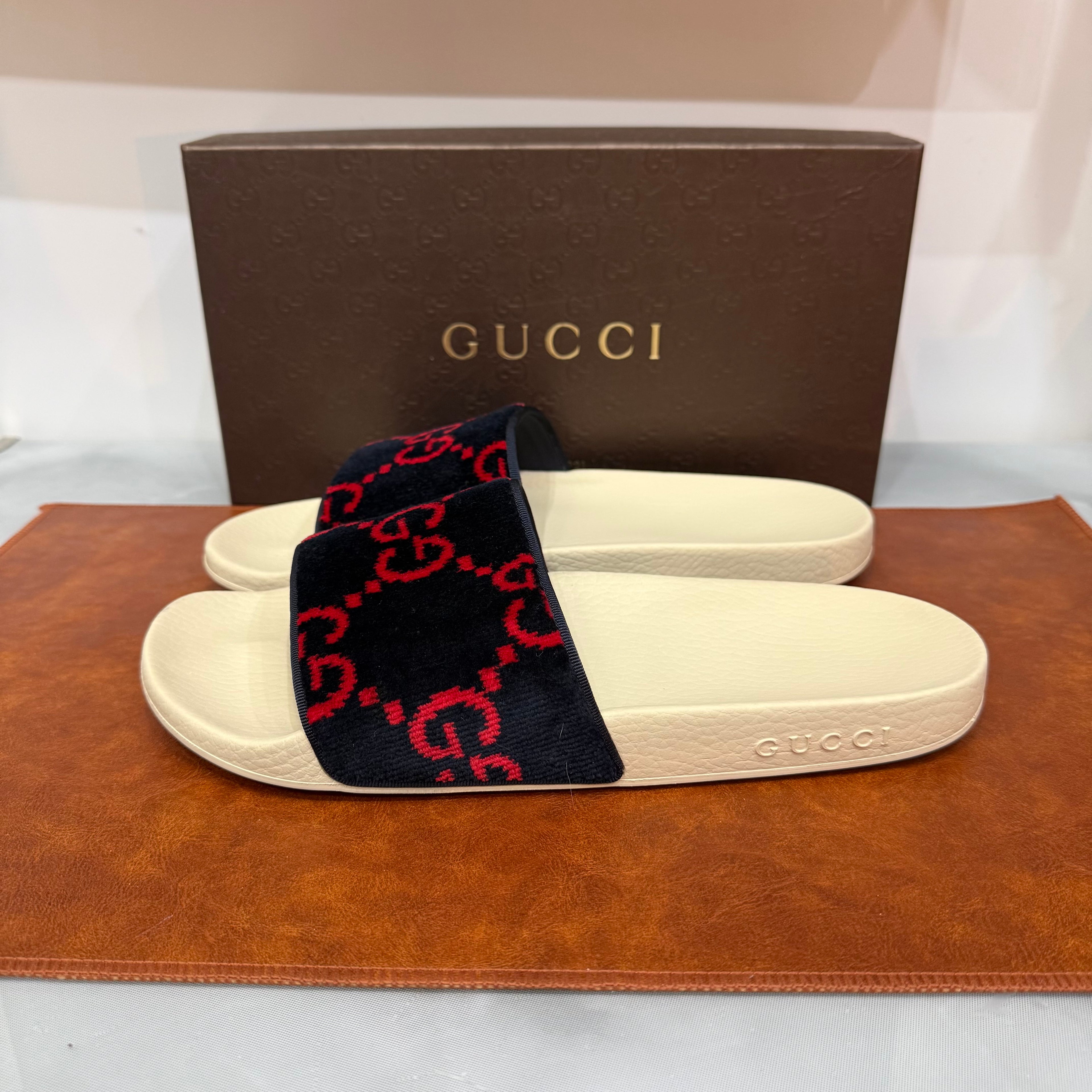 Gucci, Slides, 41