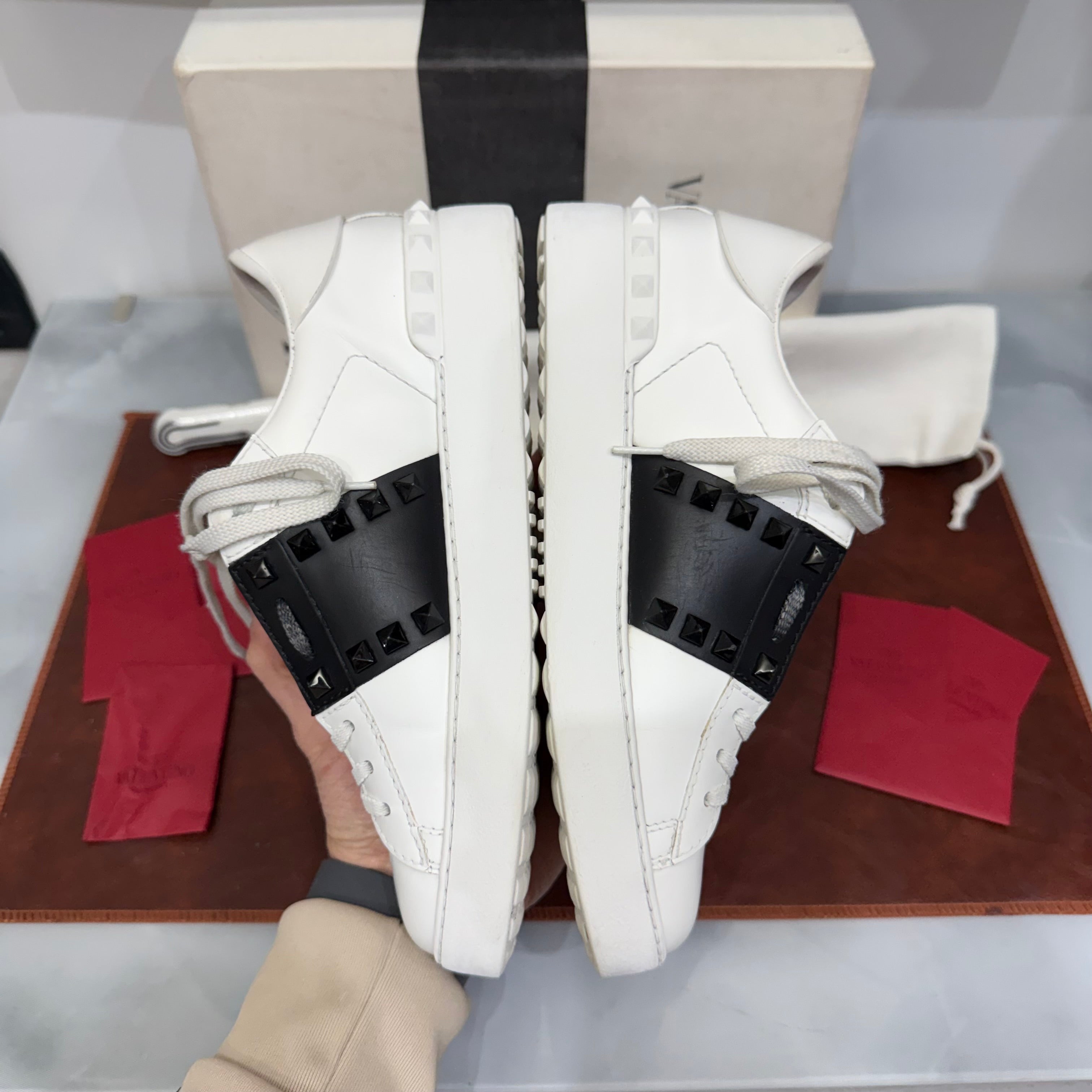 Valentino Garavani, Untitled, 36