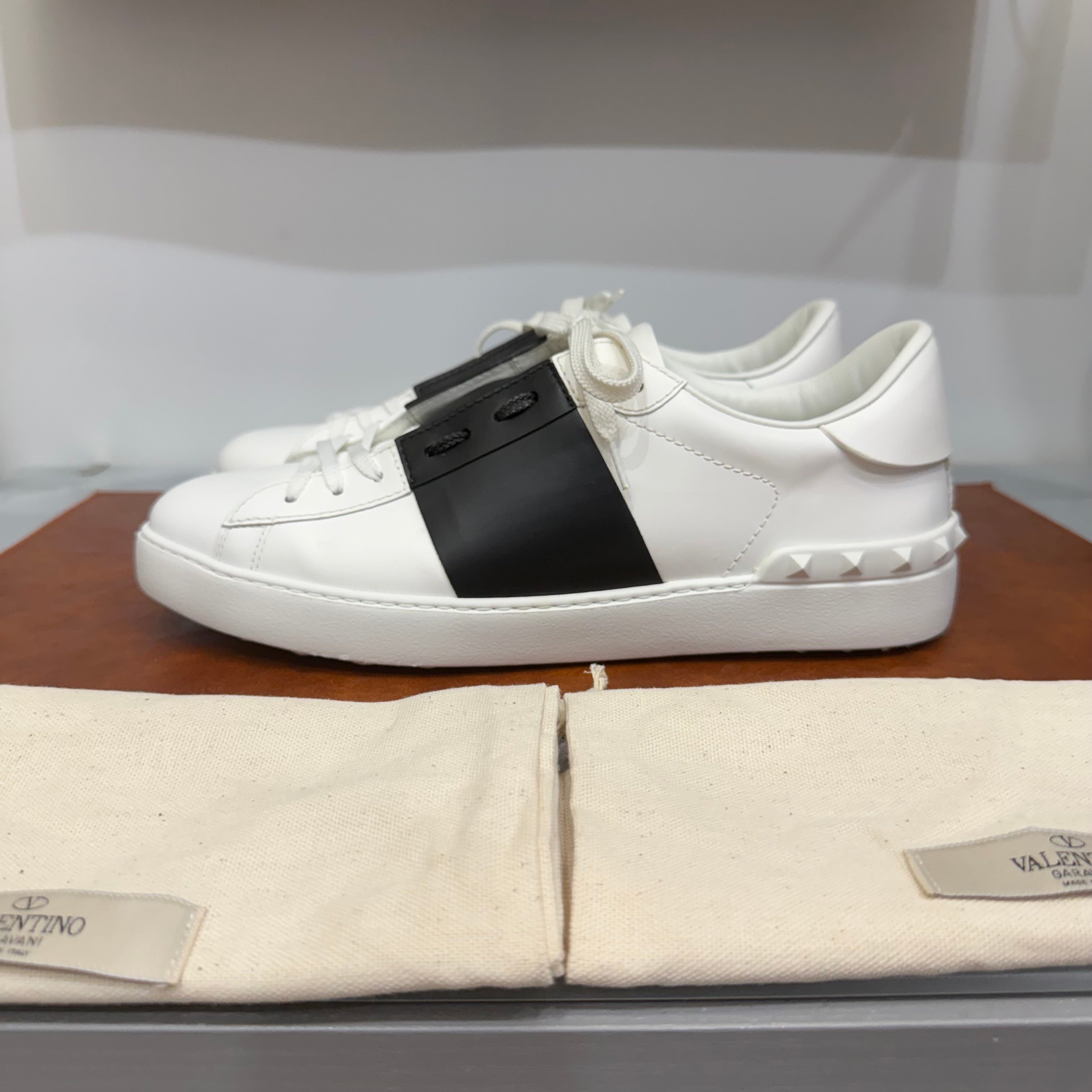 Valentino Garavani, Open, 42