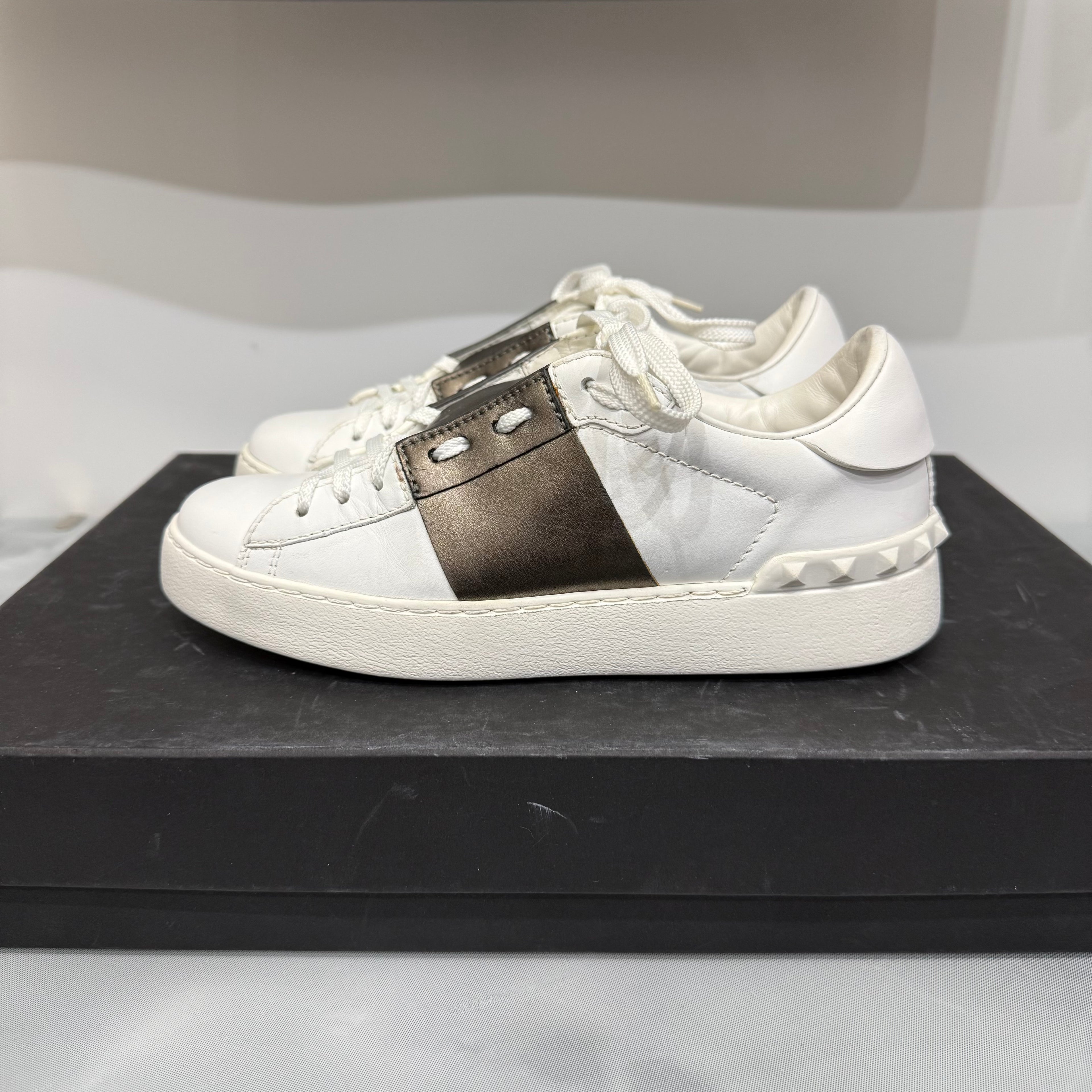 Valentino Garavani, Open, 35