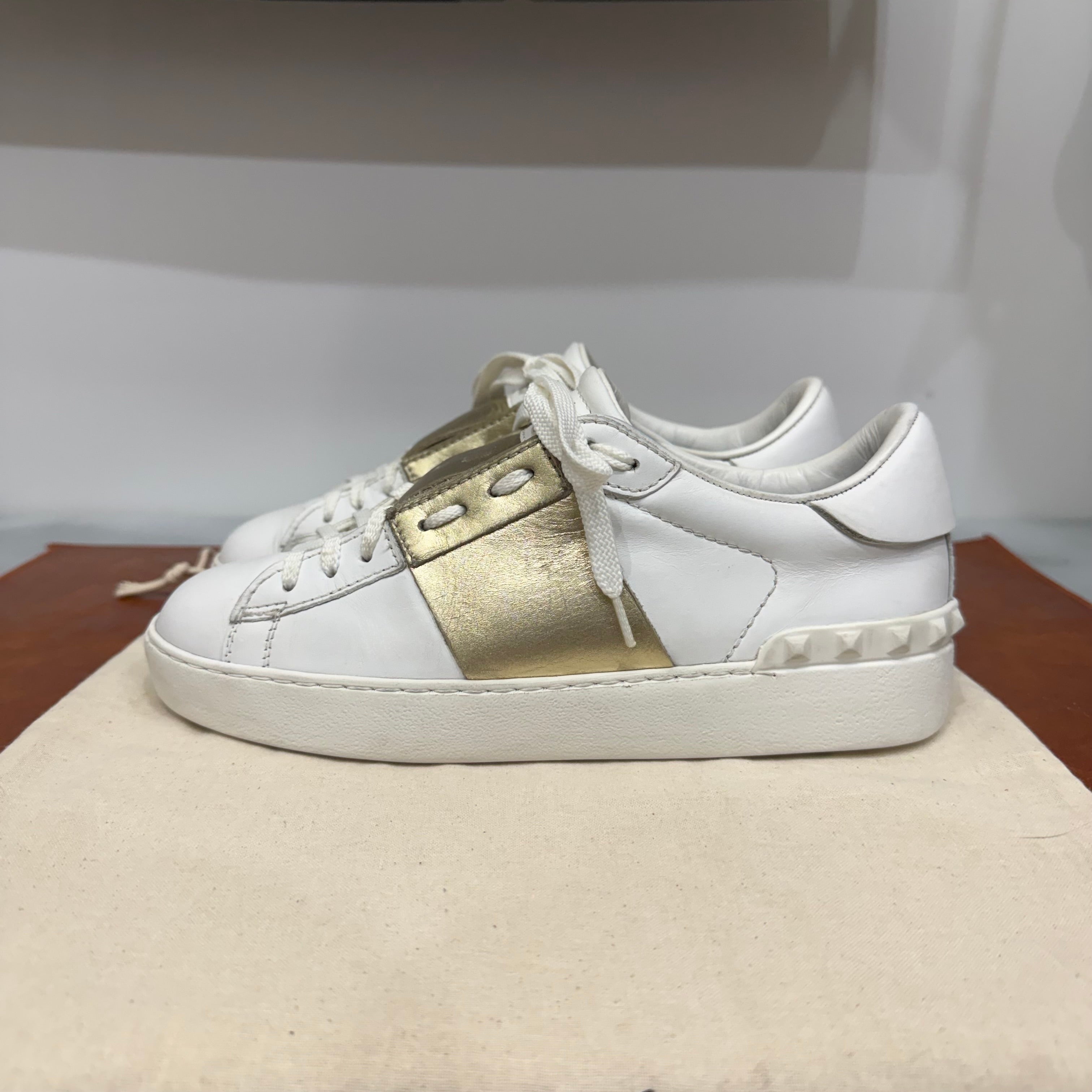 Valentino Garavani, Open, 36.5