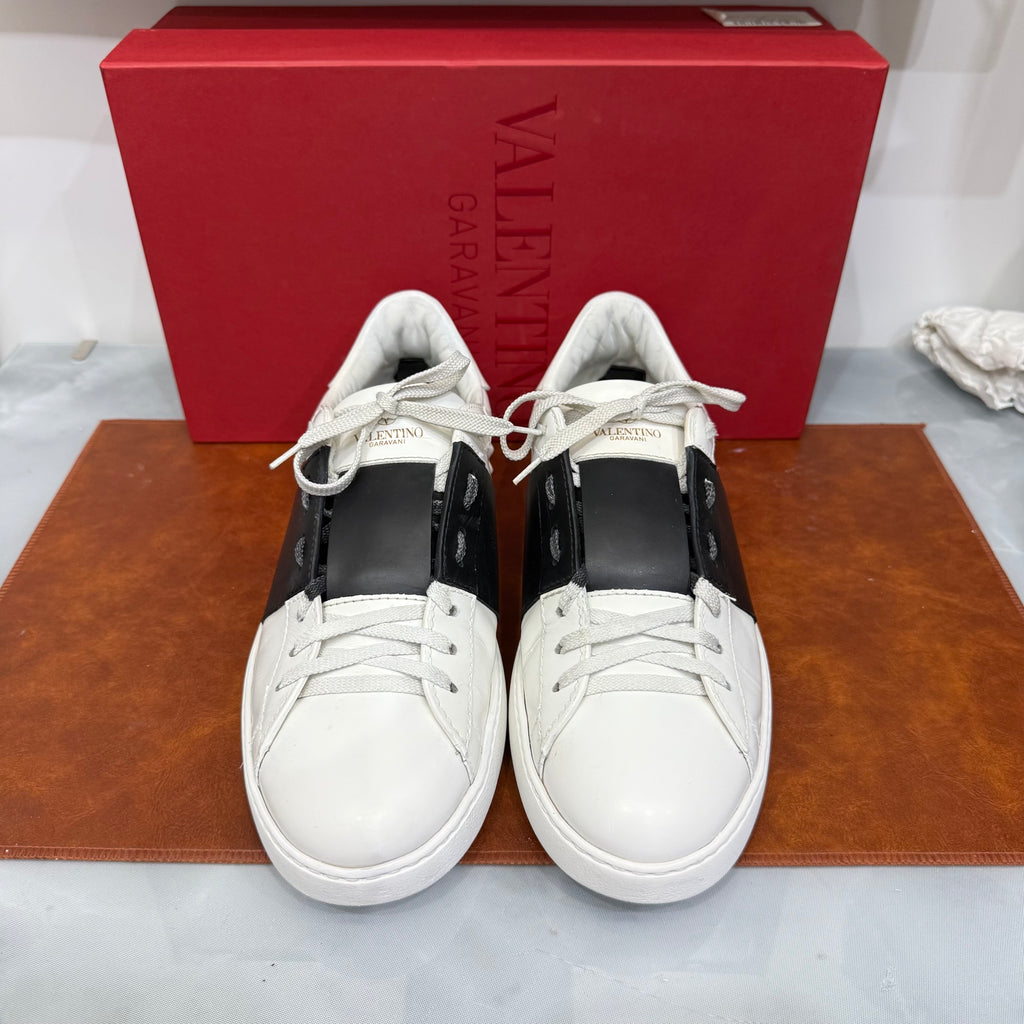 Valentino Garavani, Open, 43