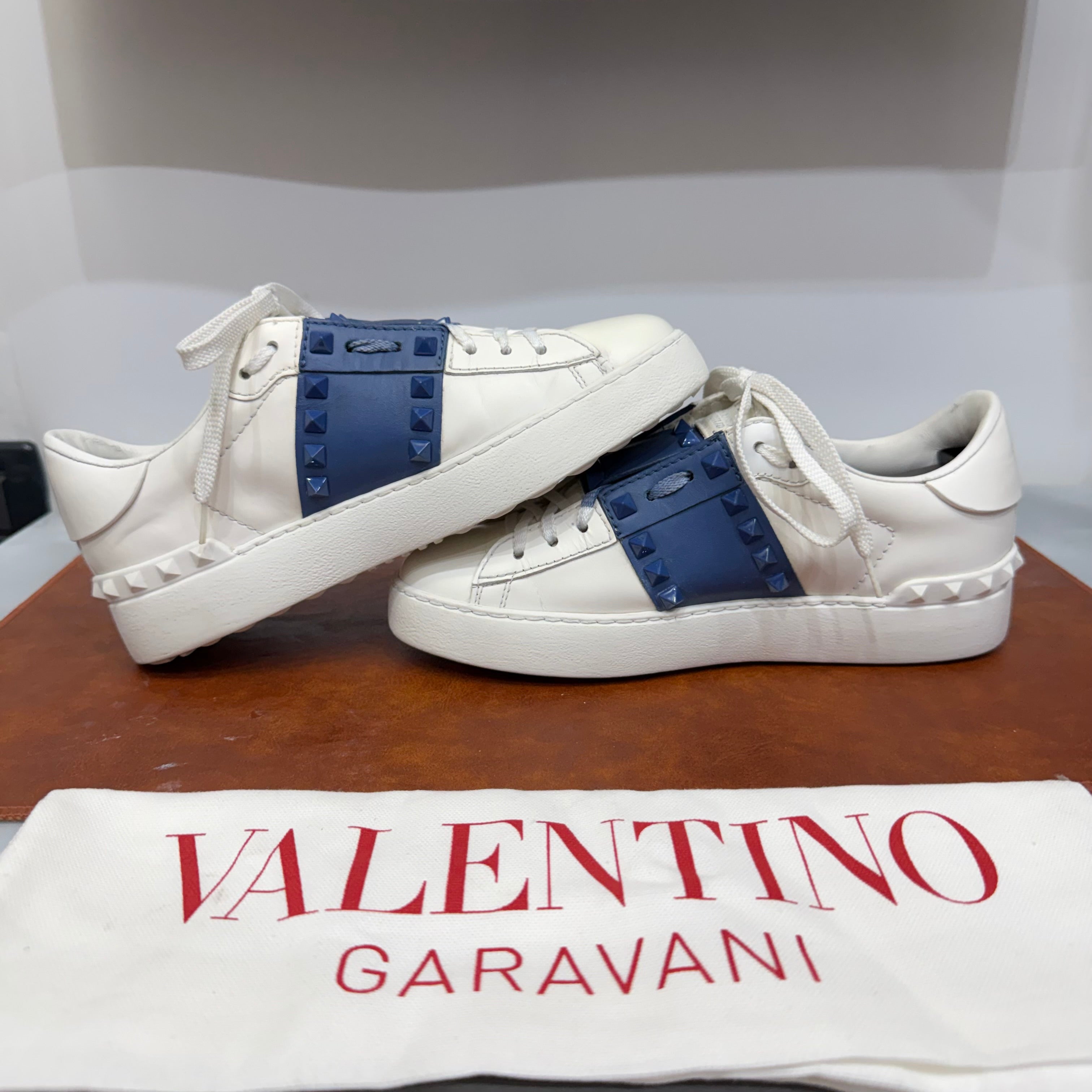 Valentino Garavani, Untitled, 36