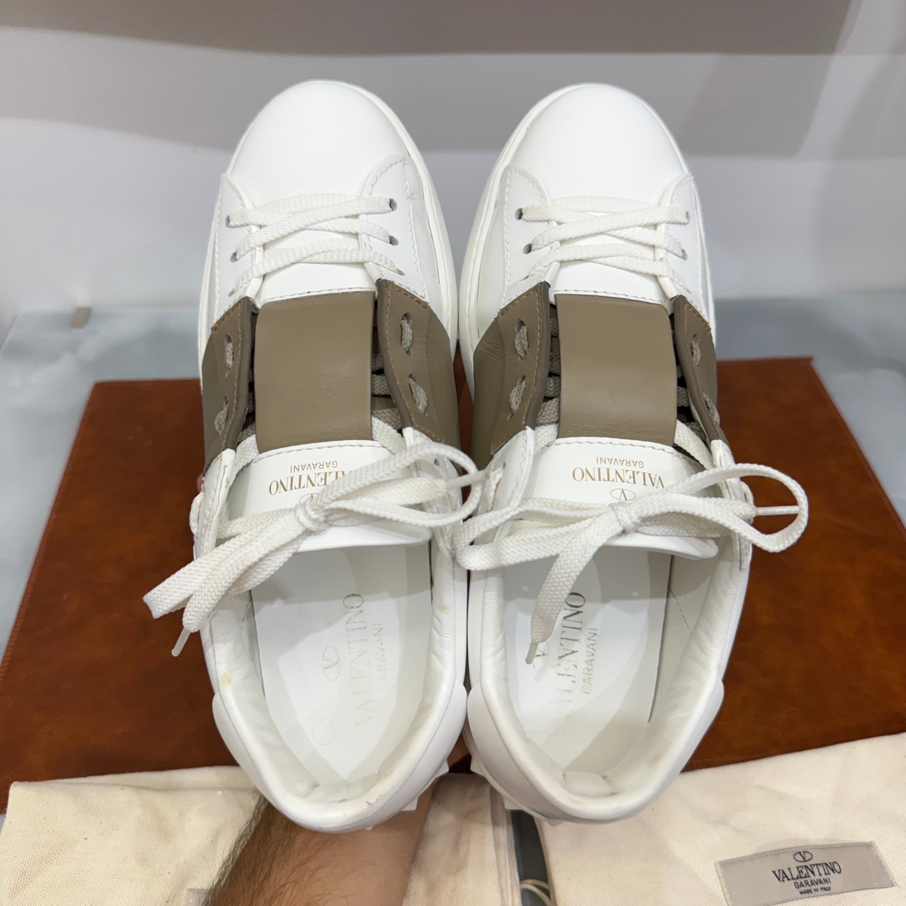 Valentino Garavani, Open, 40