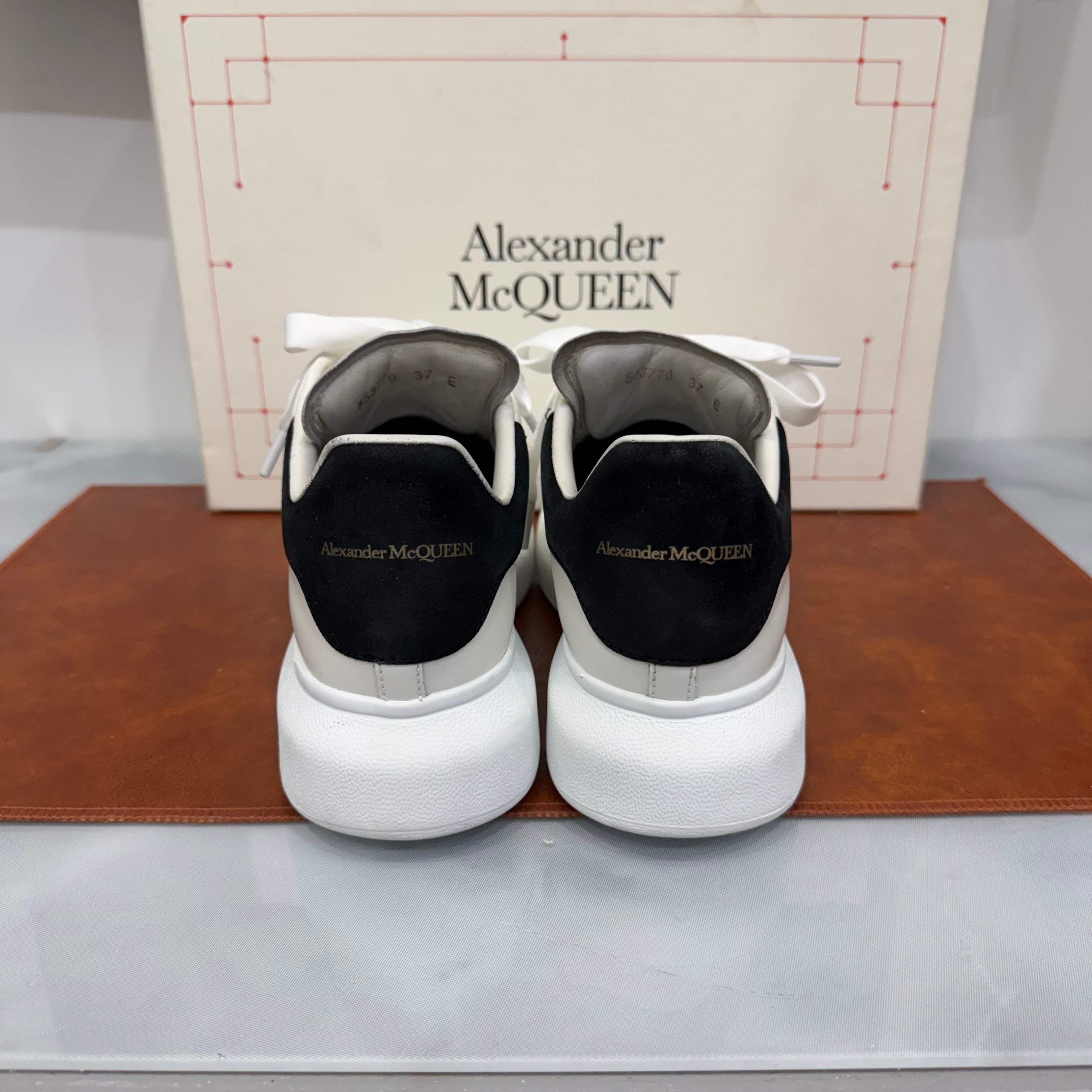 Alexander McQueen, OverSized, 37