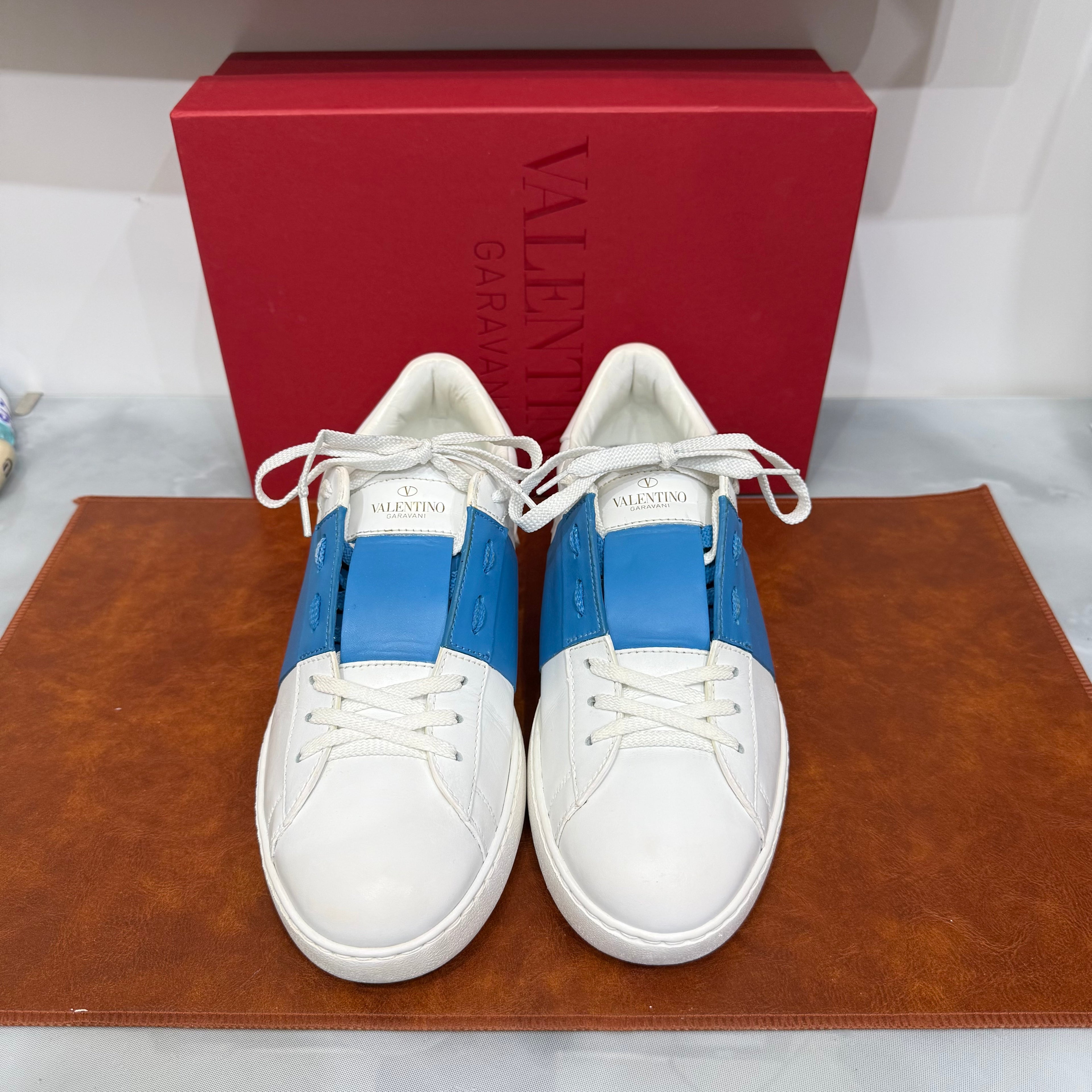 Valentino Garavani, Open, 40