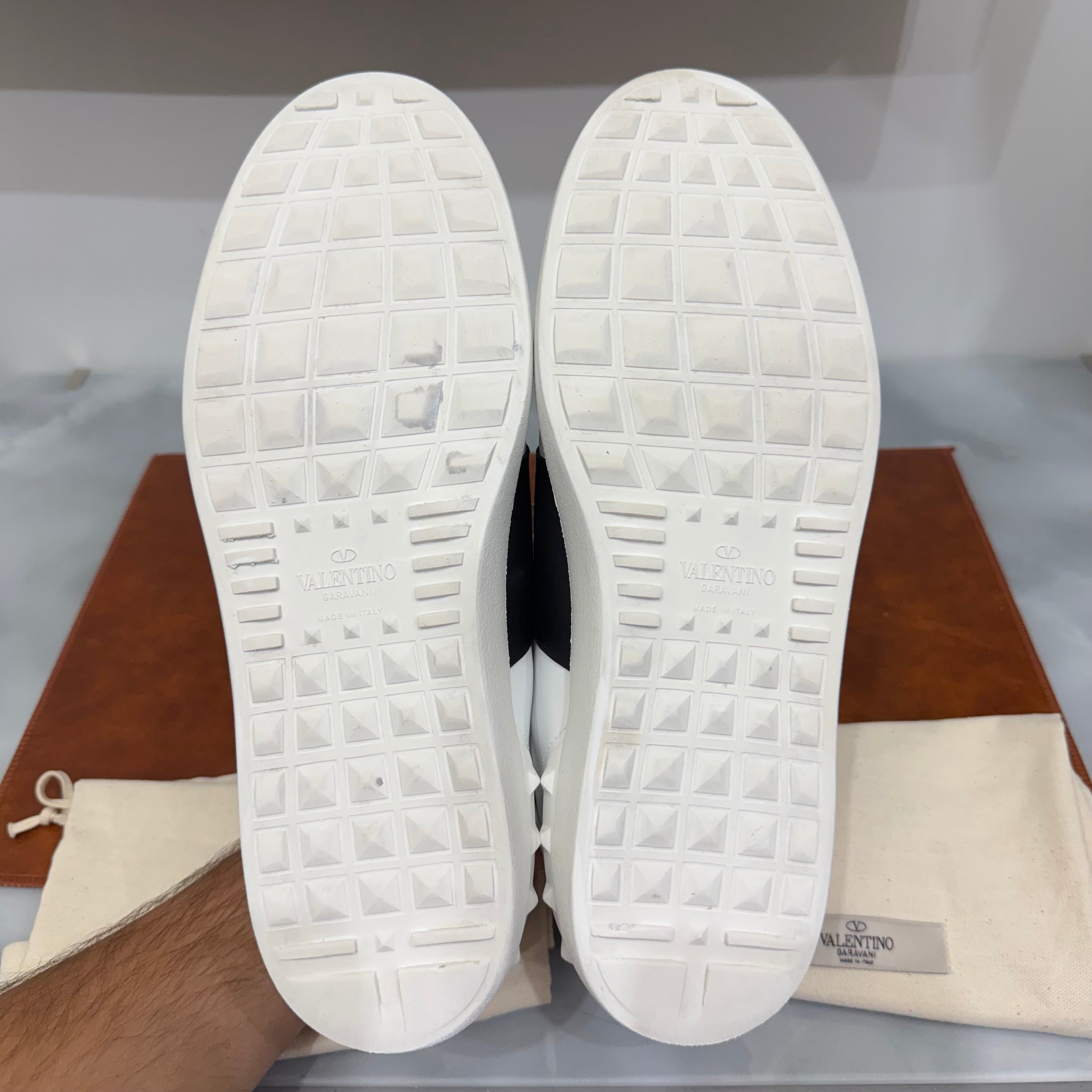 Valentino Garavani, Open, 43