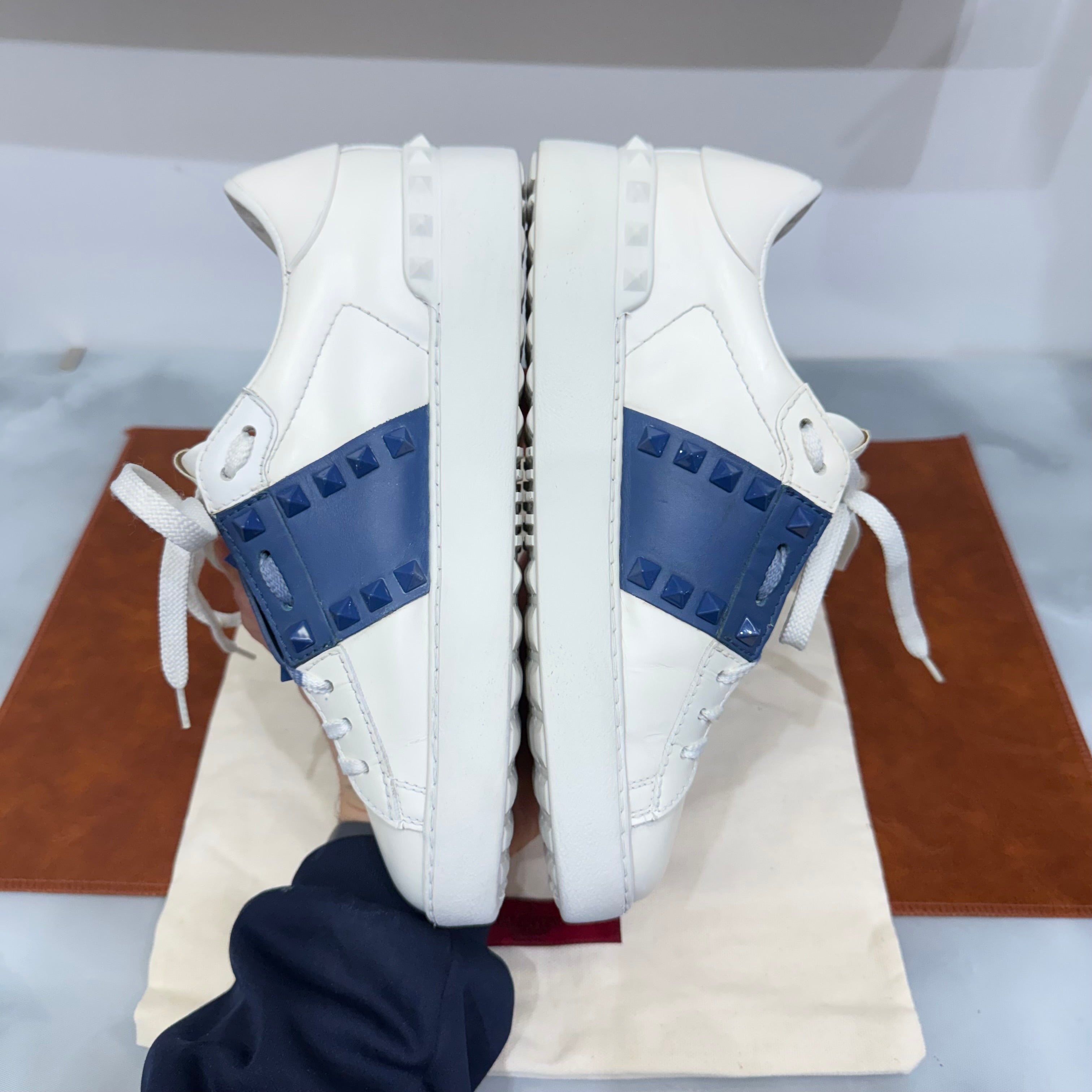 Valentino Garavani, Untitled, 36