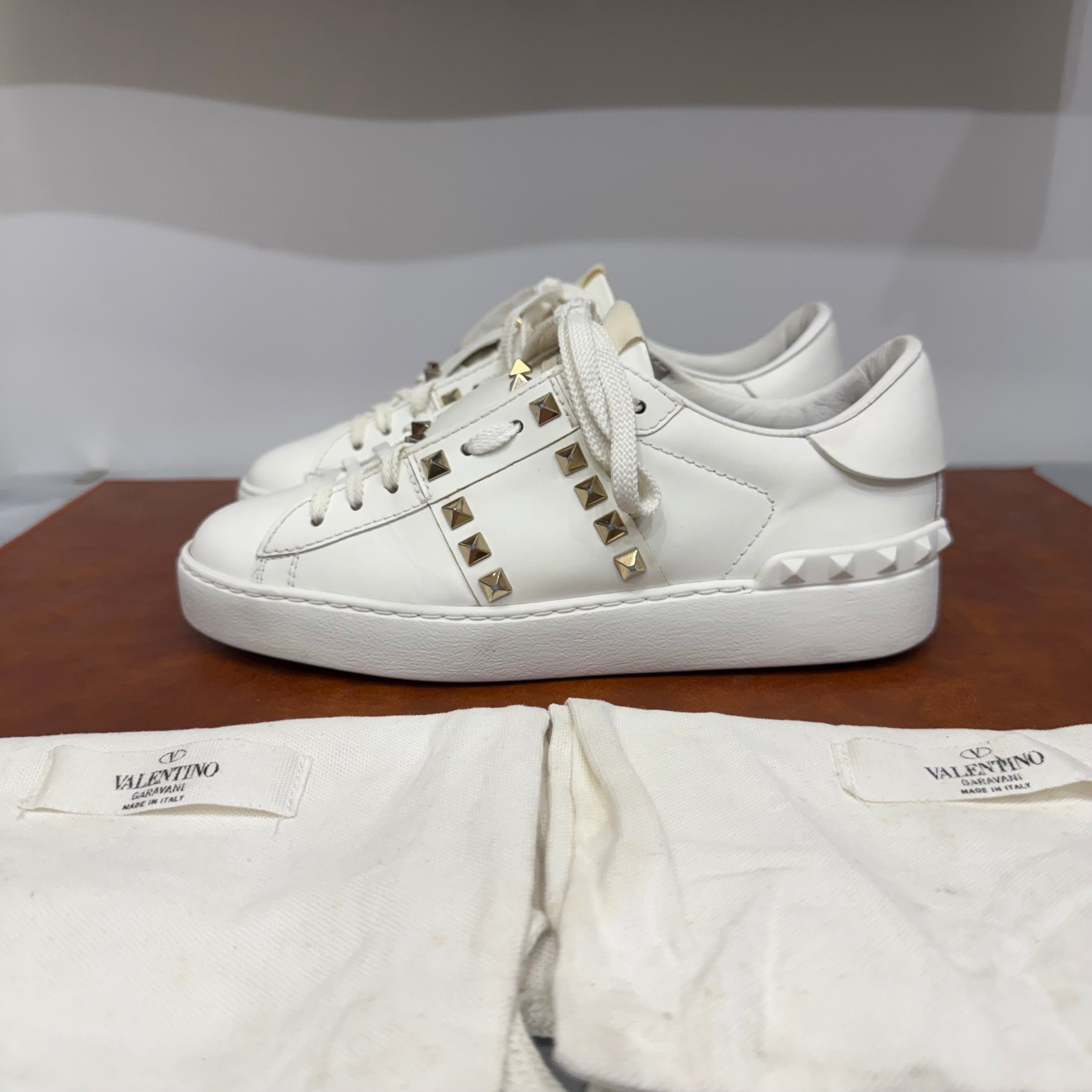 Valentino Garavani, Untitled, 36