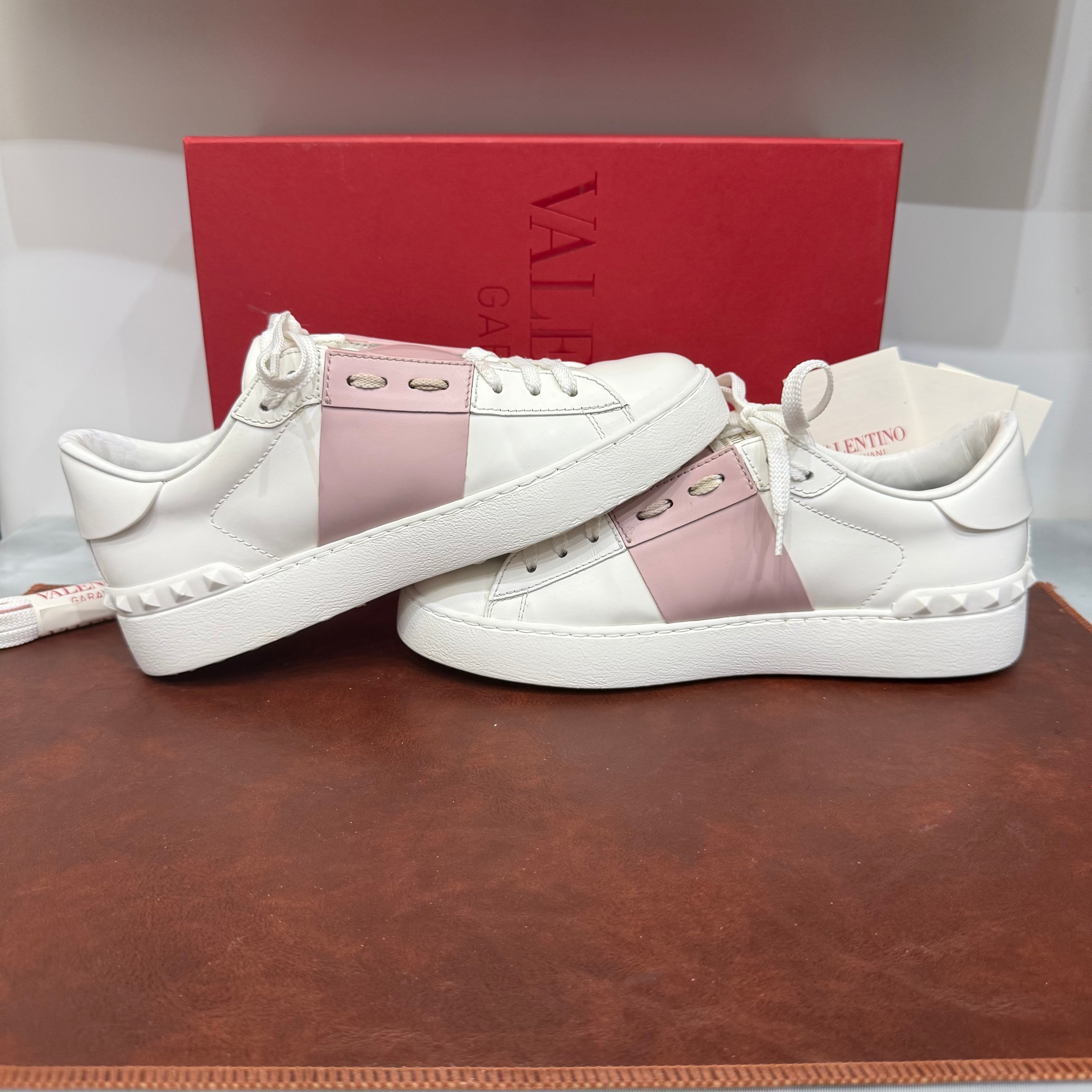 Valentino Garavani, Open, 37