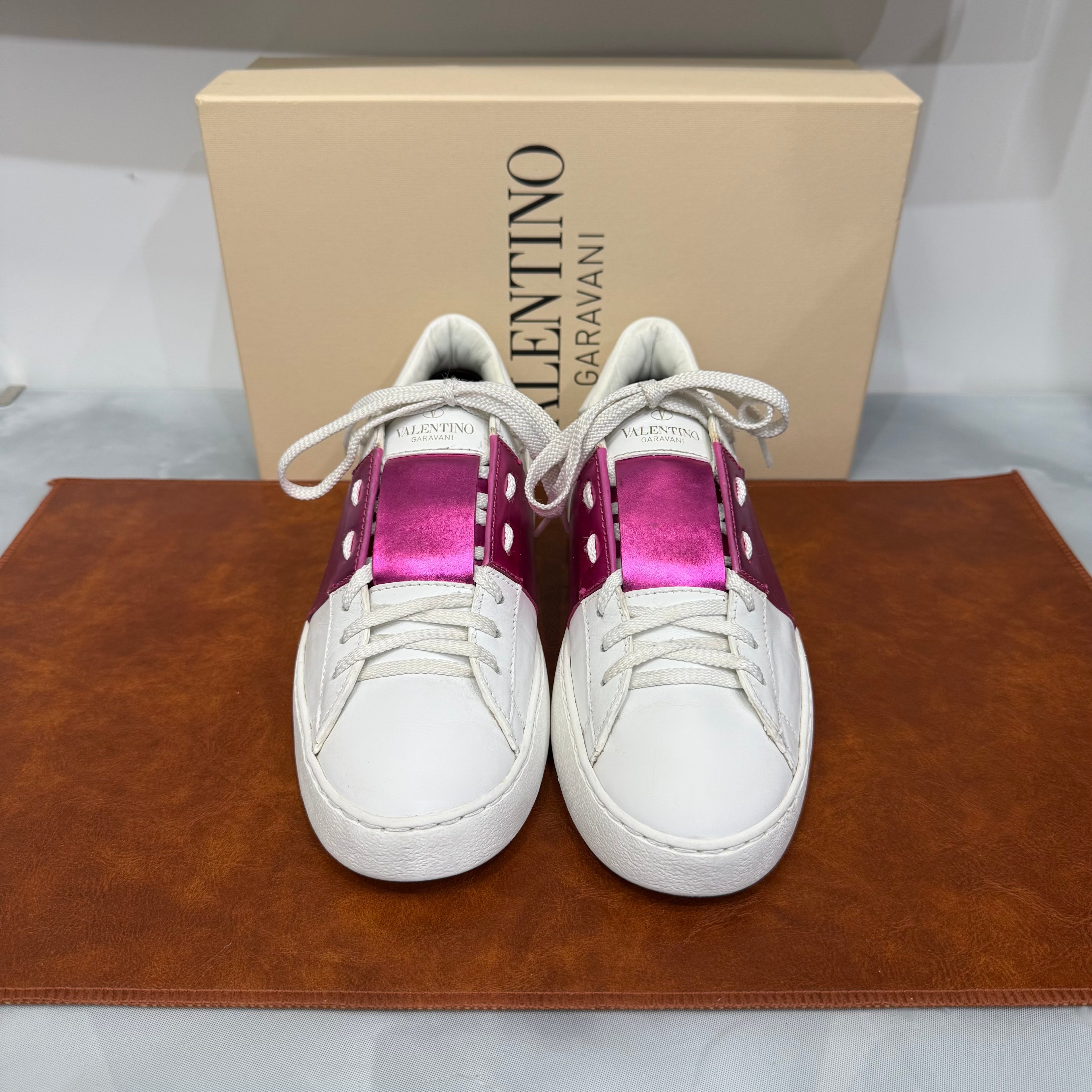 Valentino Garavani, Open, 37