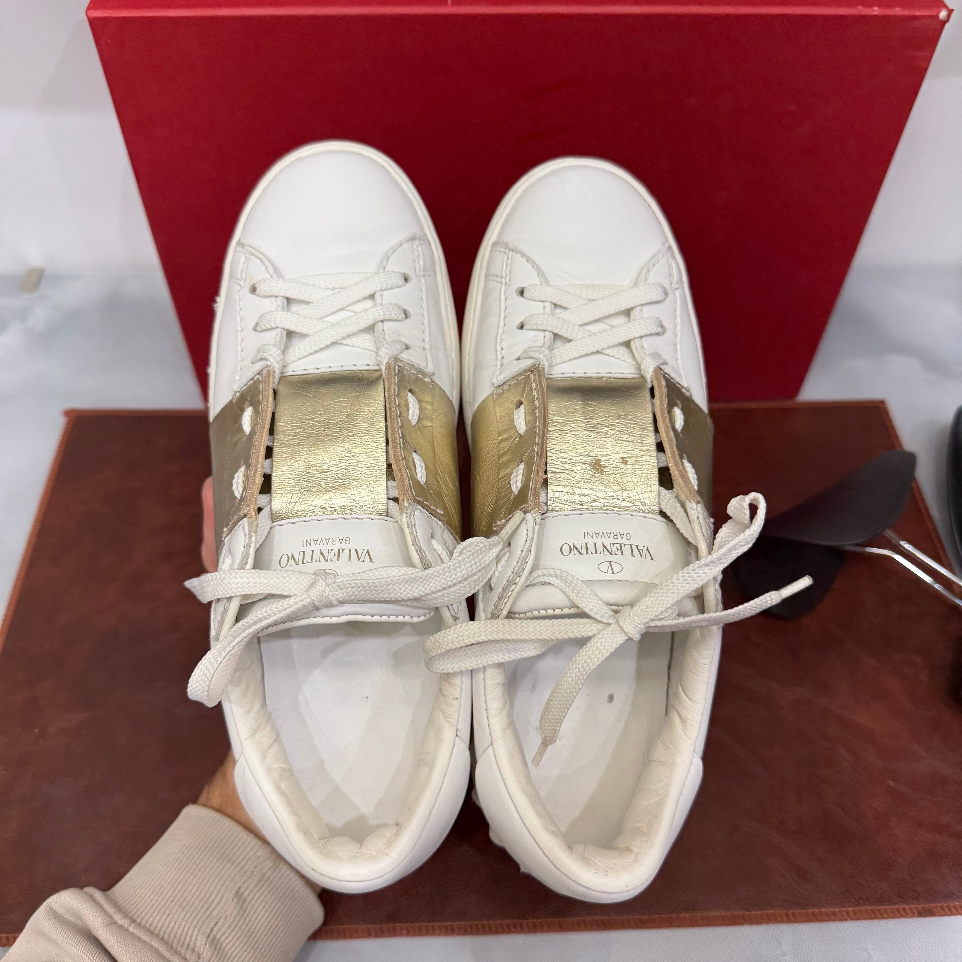 Valentino Garavani, Open, 38