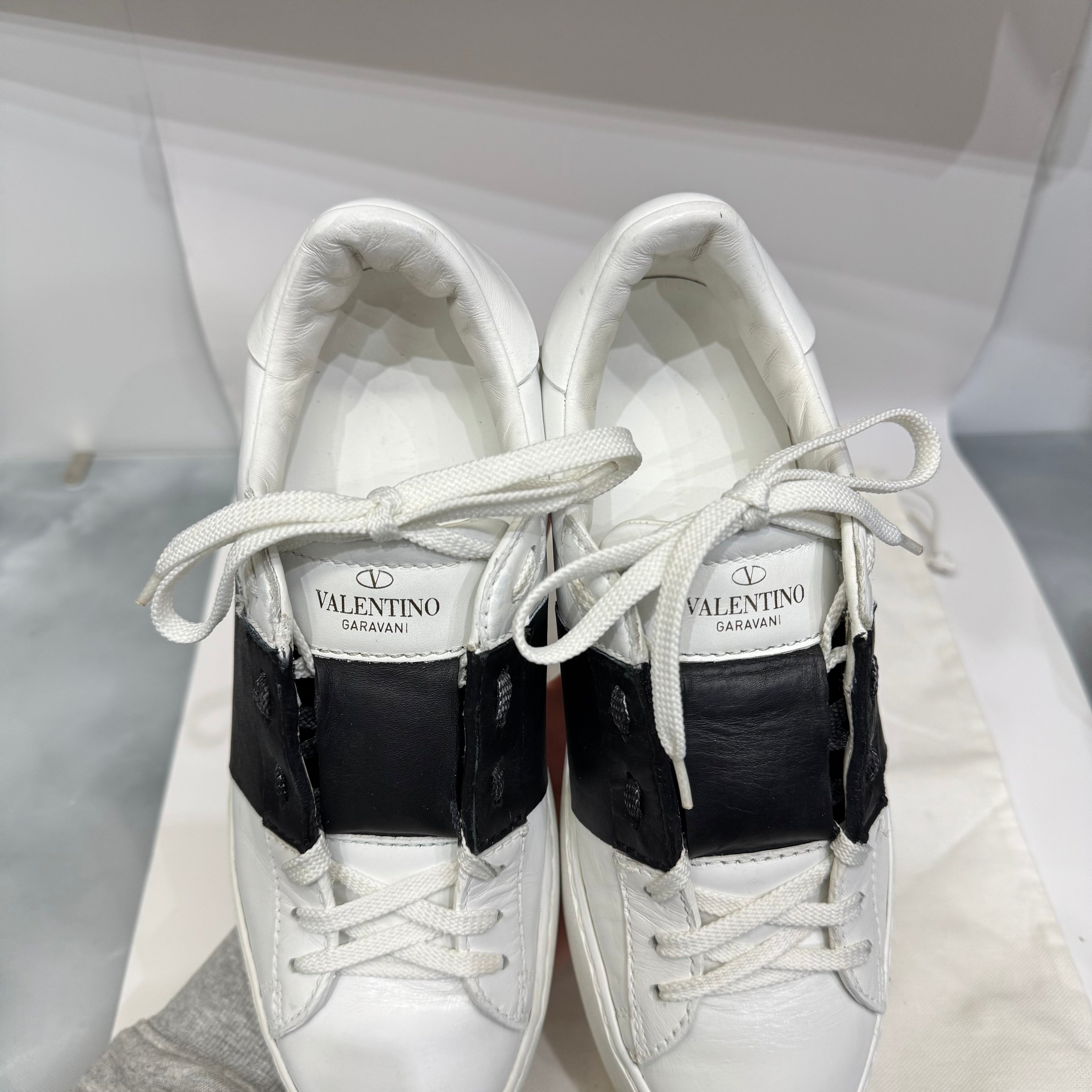 Valentino Garavani Open 36