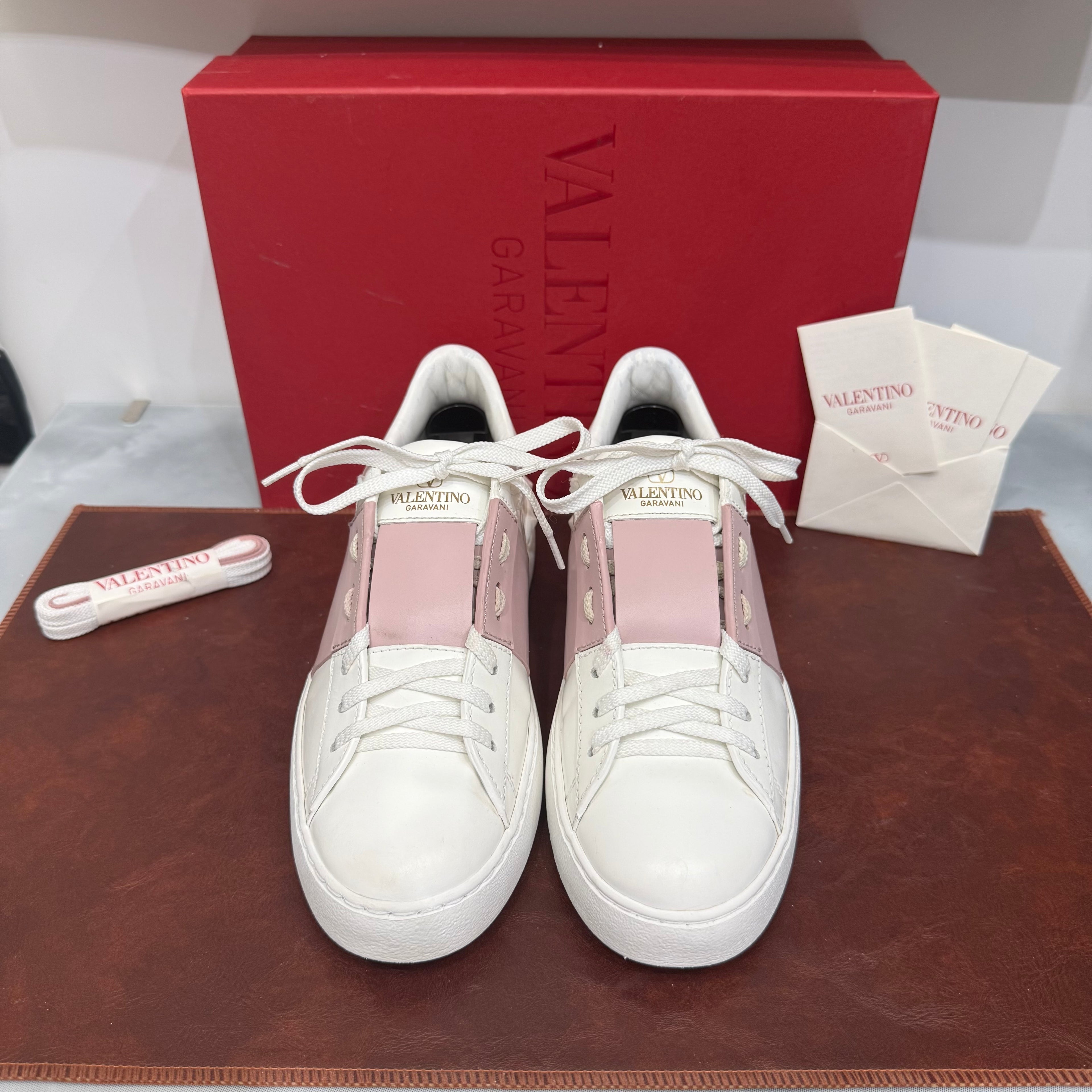Valentino Garavani, Open, 37
