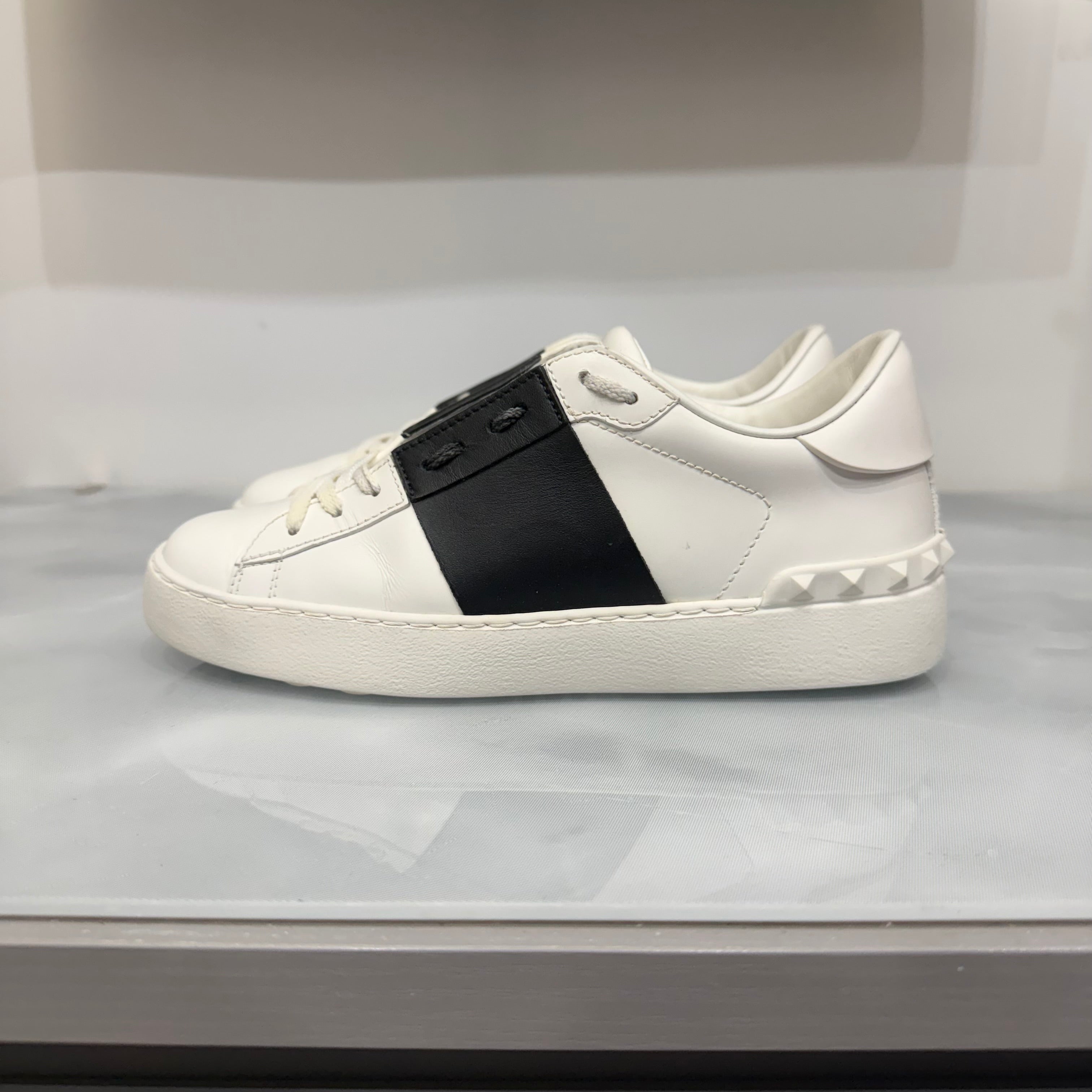 Valentino Garavani, Open, 36