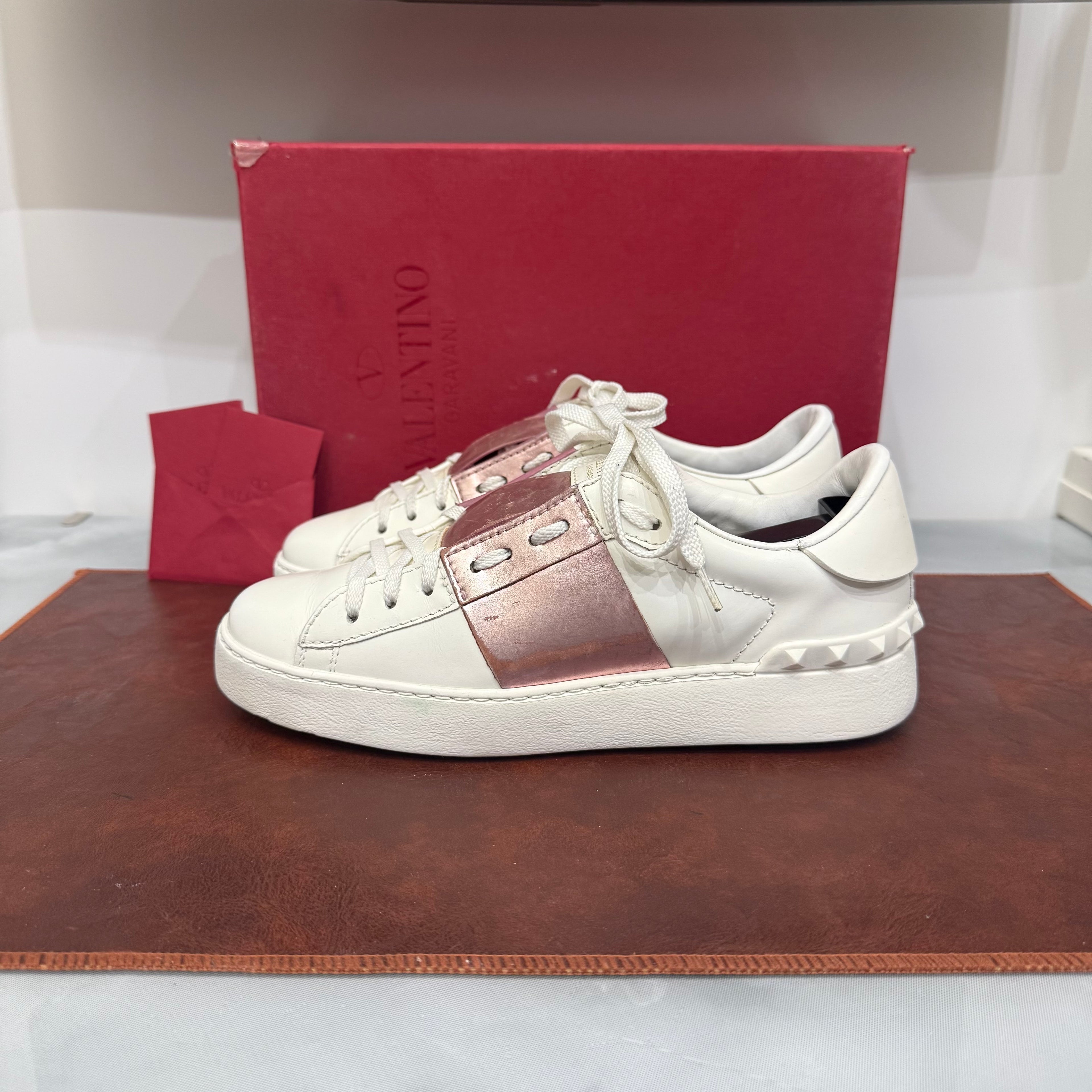 Valentino Garavani, Open, 36.5
