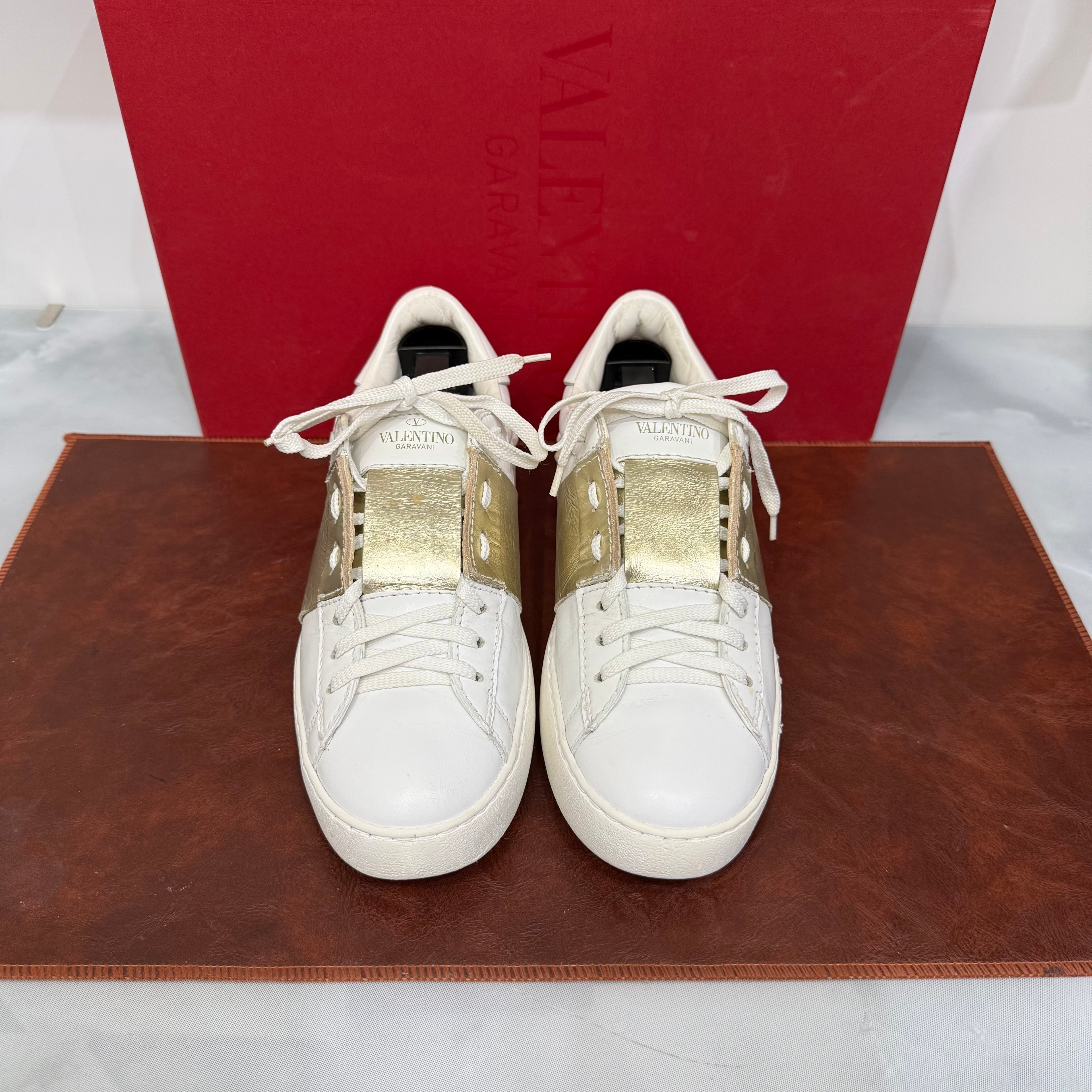 Valentino Garavani, Open, 38