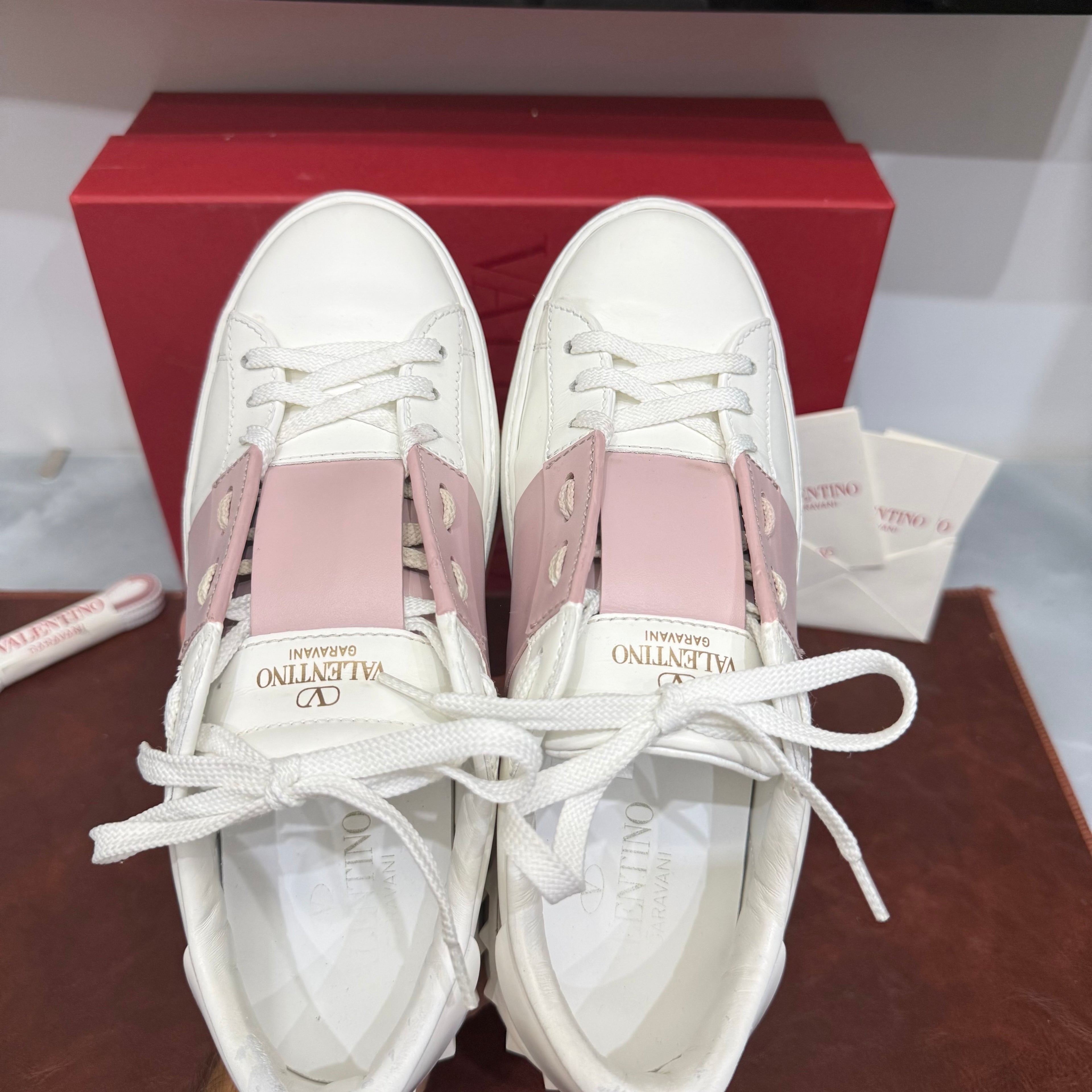 Valentino Garavani, Open, 37