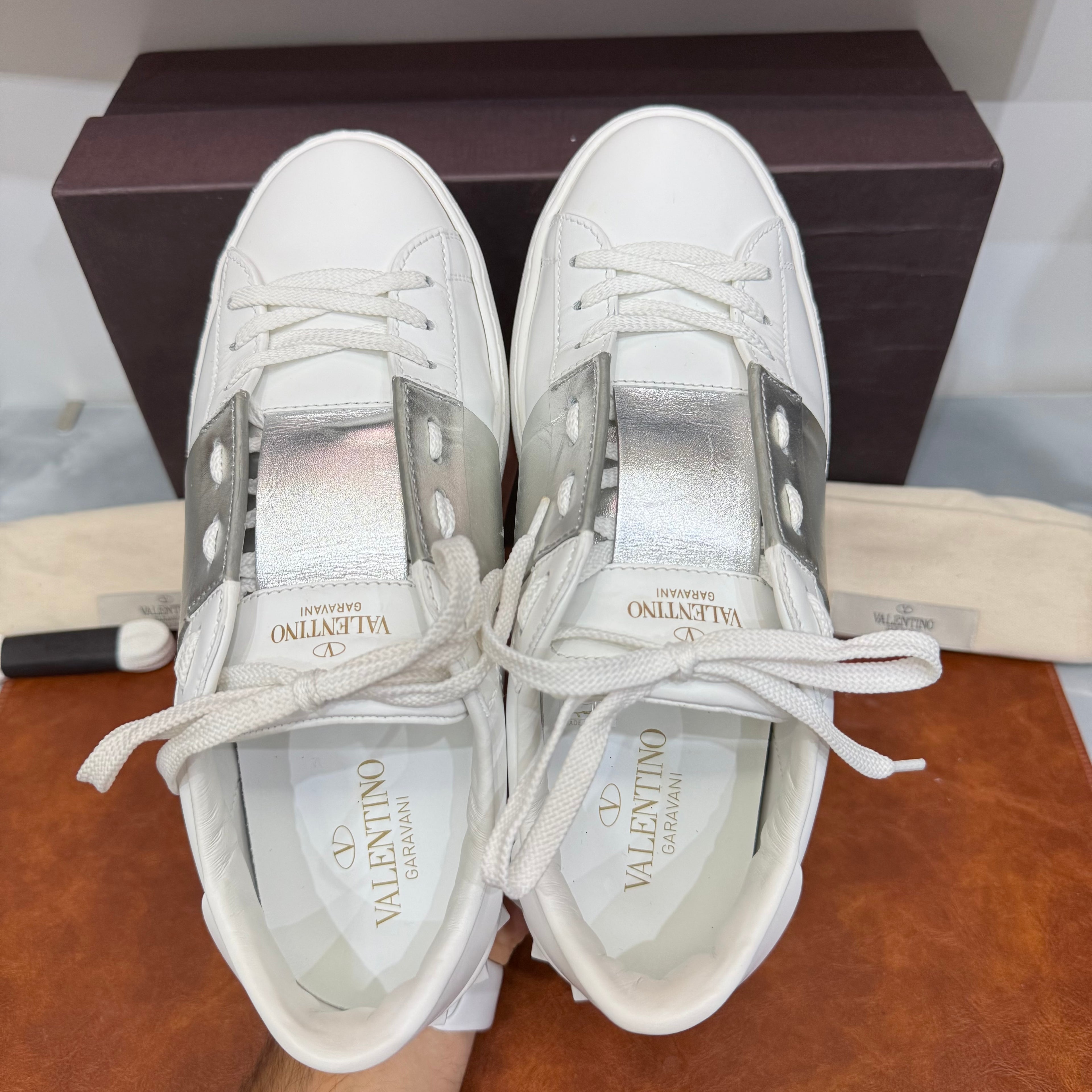 Valentino Garavani, Open, 40