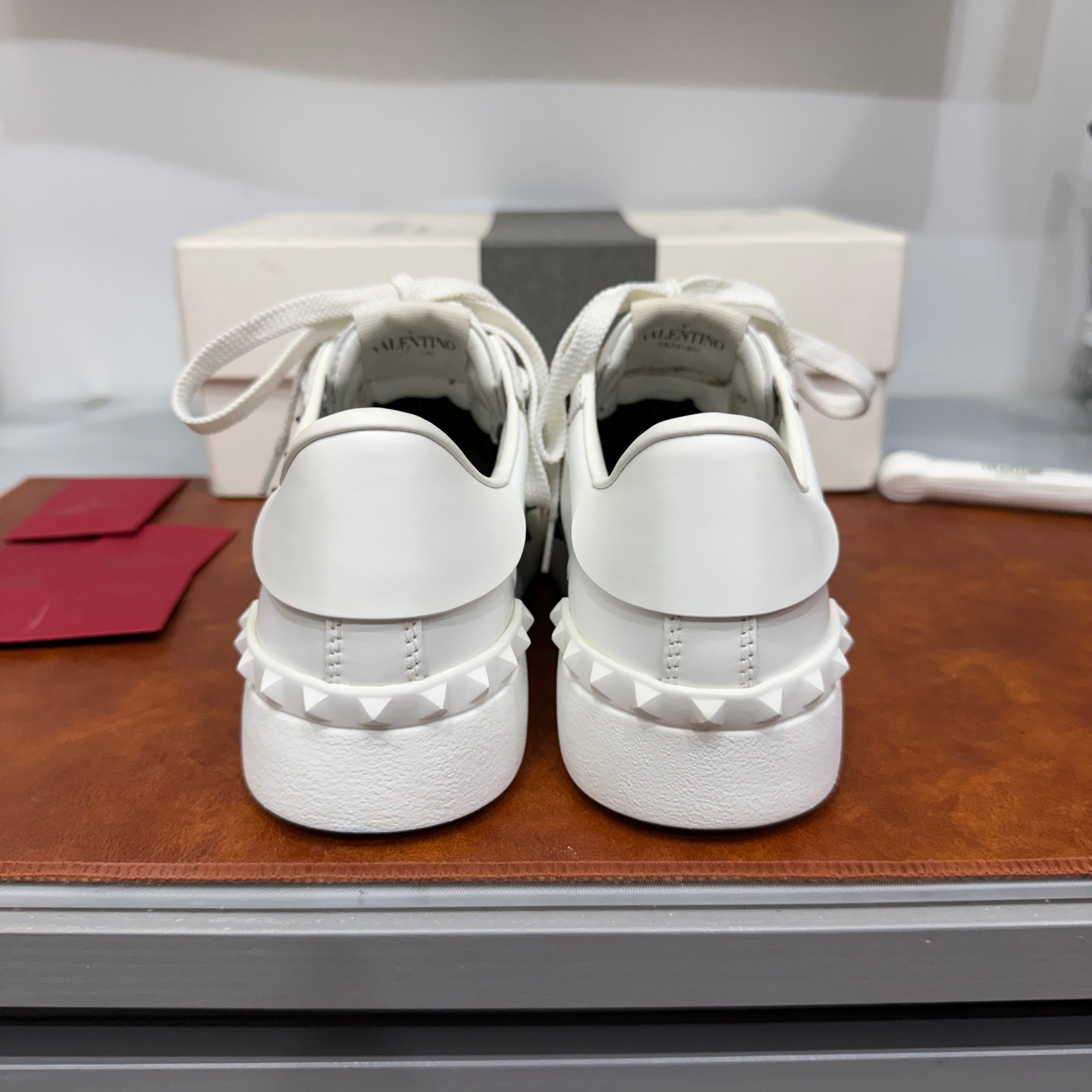 Valentino Garavani, Untitled, 36