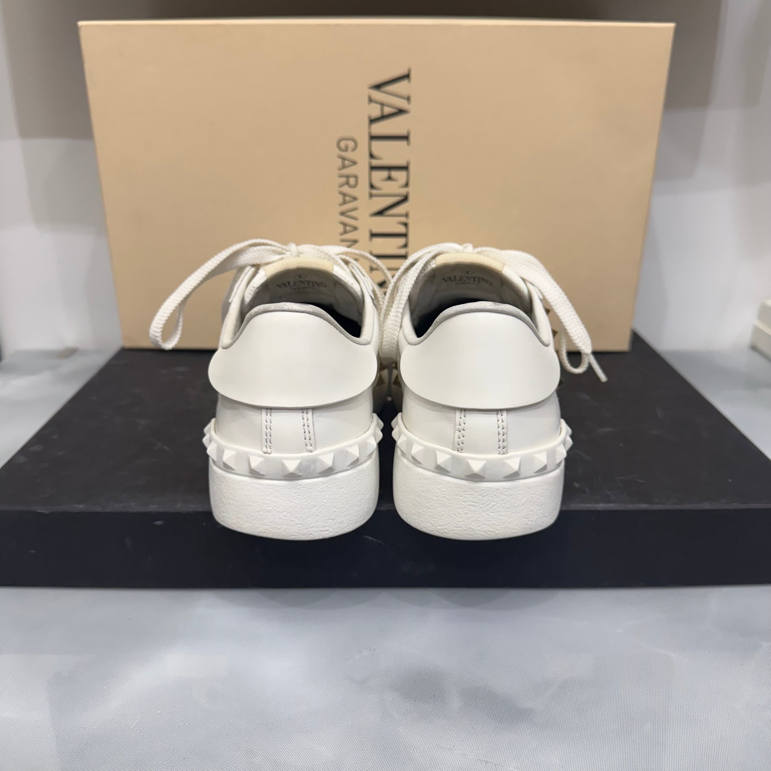 Valentino Garavani, Untitled, 36