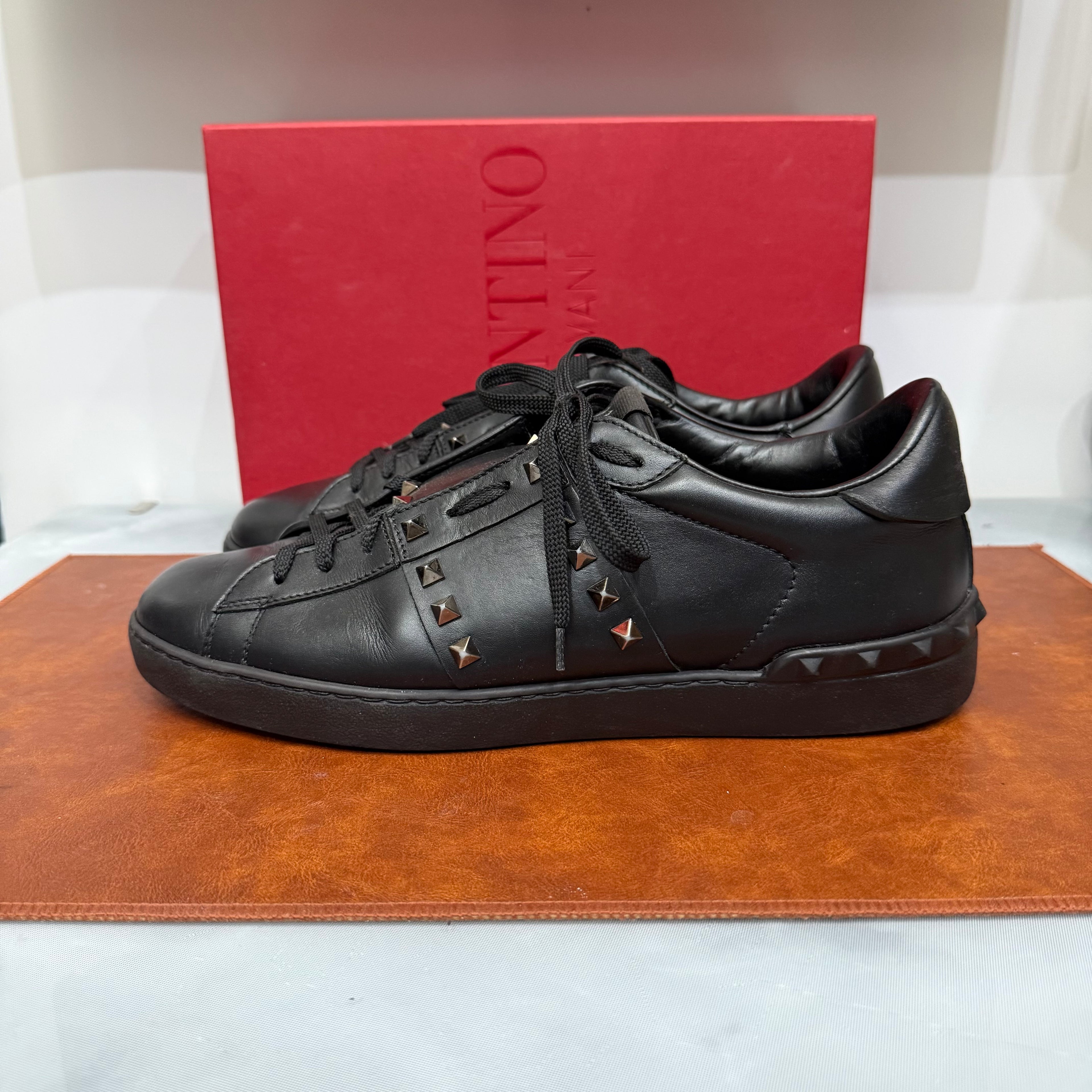 Valentino Garavani, Untitled, 43