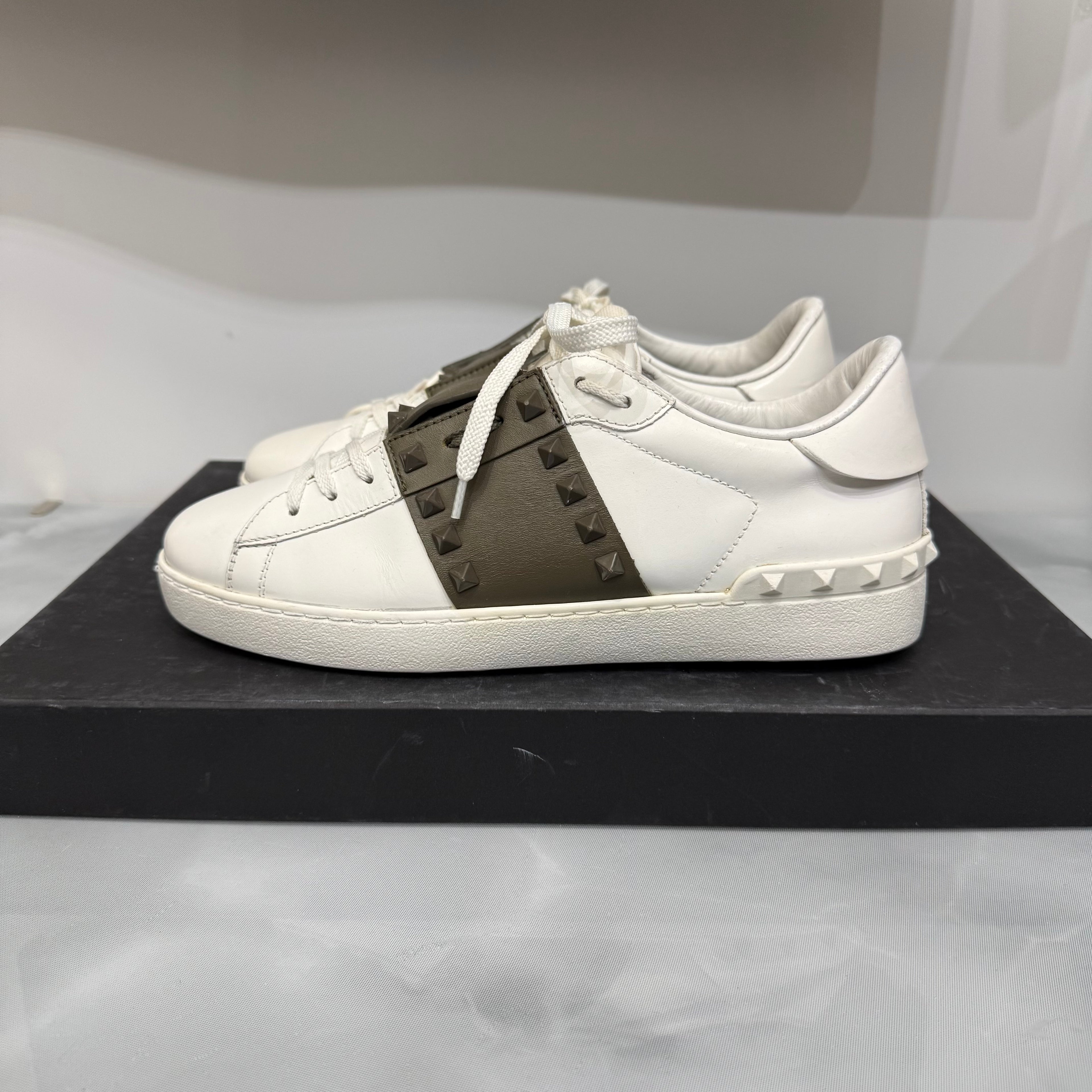 Valentino Garavani, Untitled, 40.5