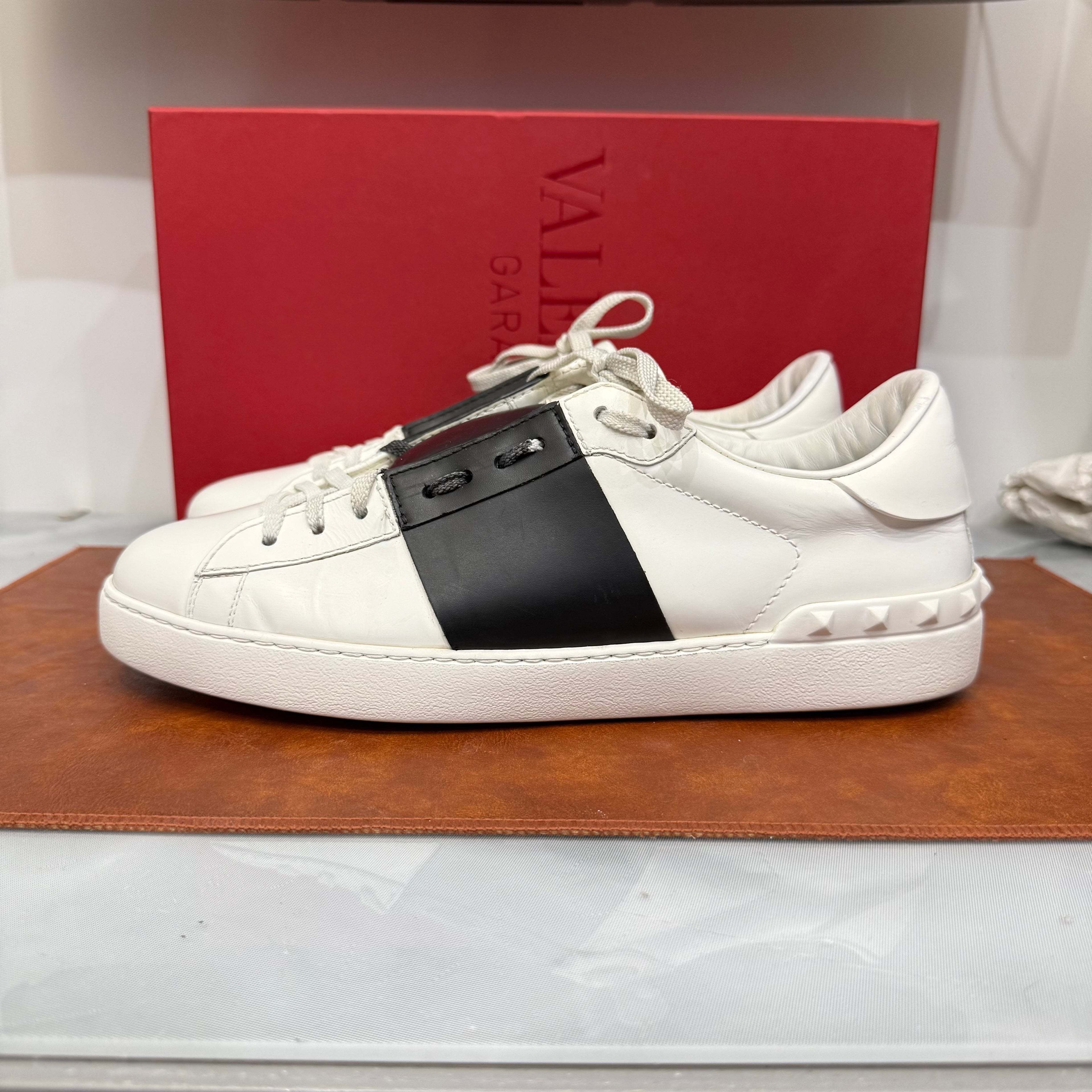 Valentino Garavani, Open, 43