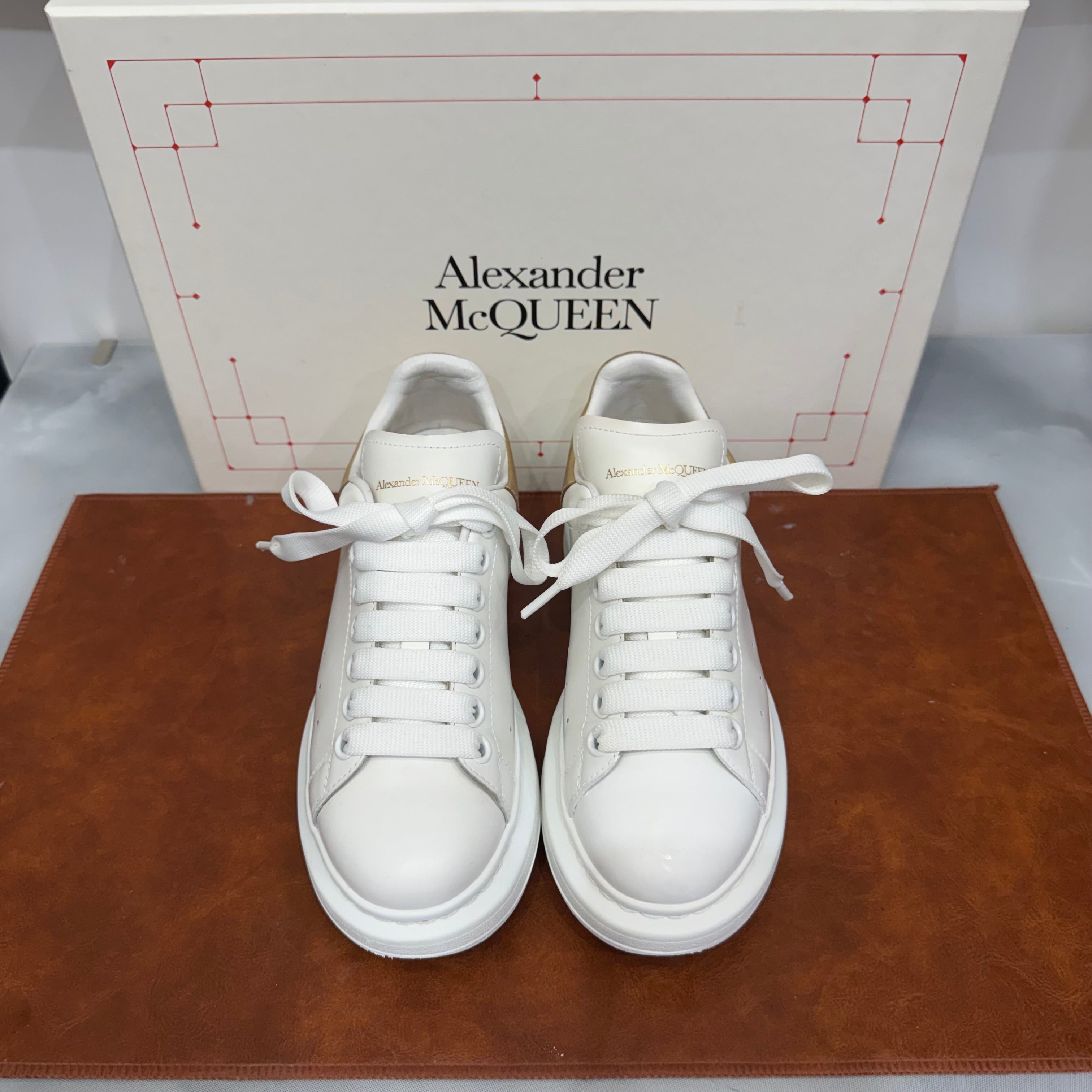 Alexander McQueen, OverSized, 36