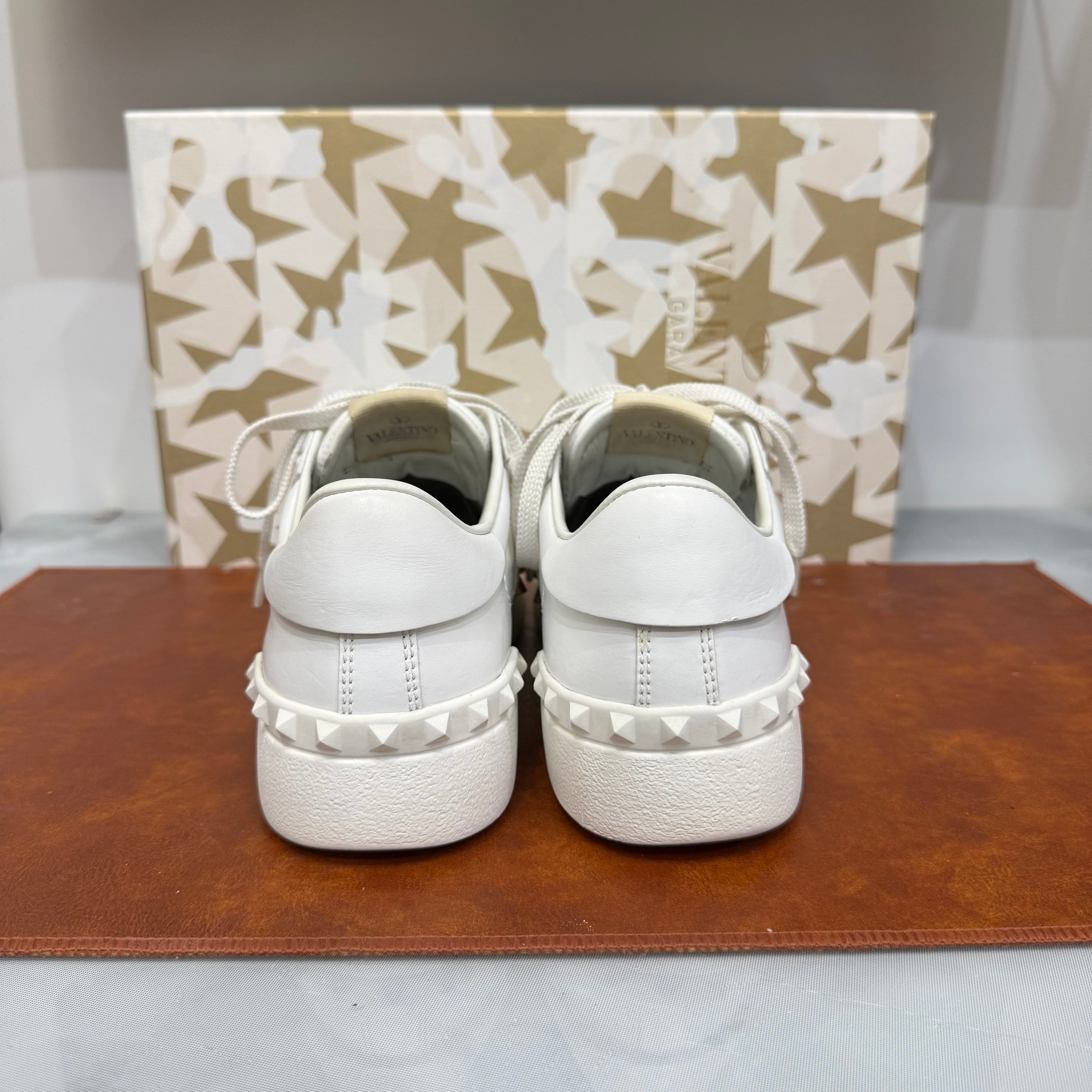 Valentino Garavani, Untitled, 37