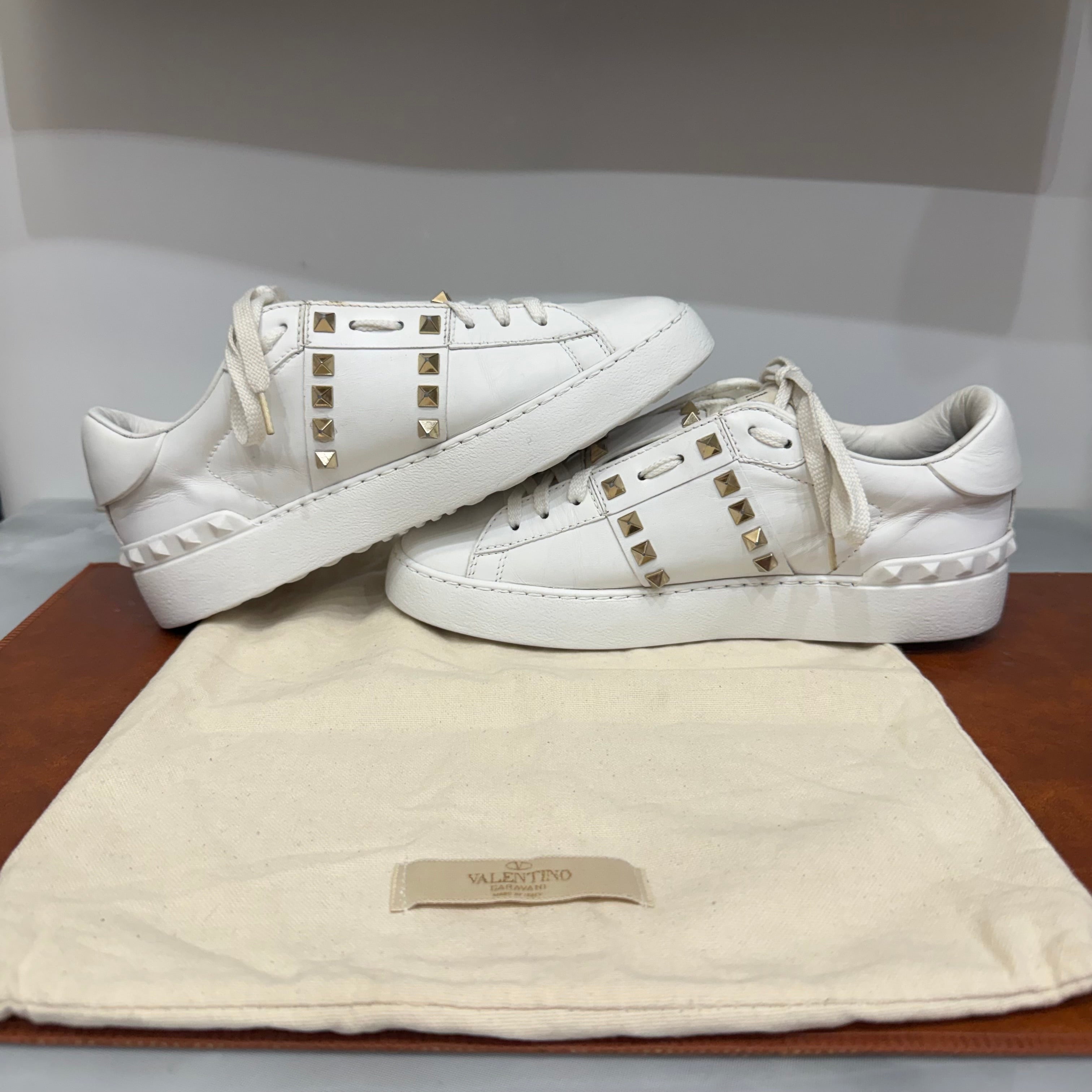 Valentino Garavani, Untitled, 37.5