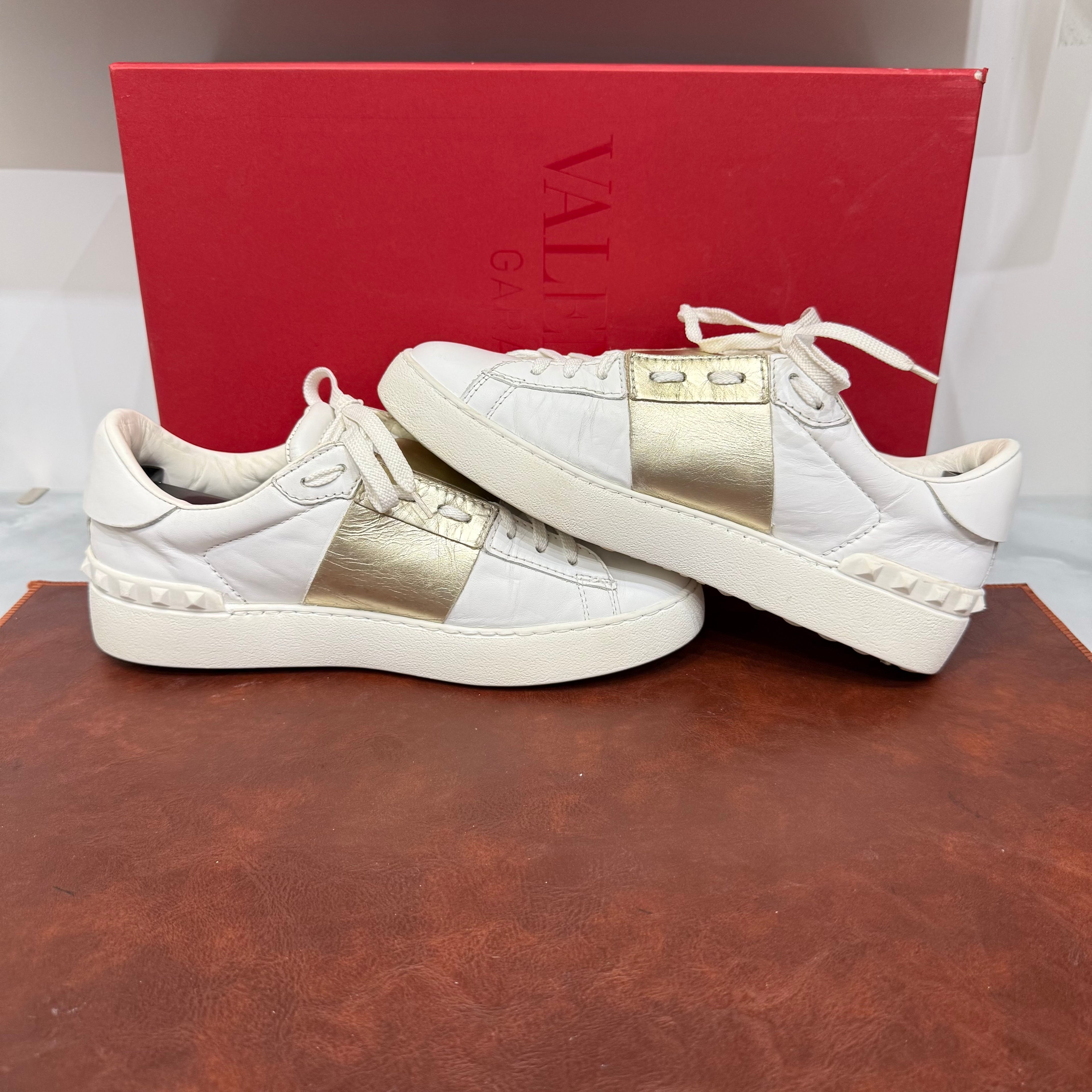 Valentino Garavani, Open, 38