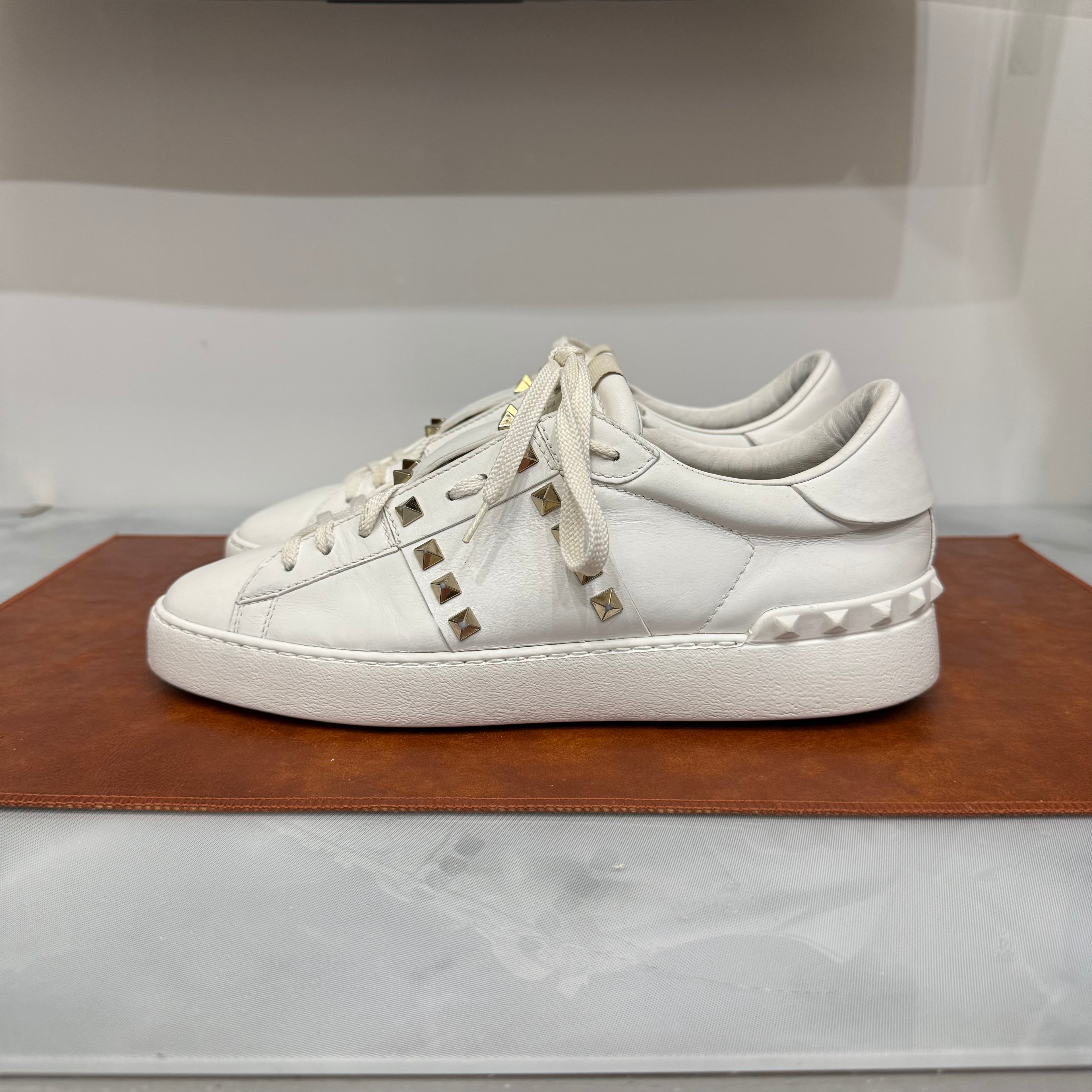 Valentino Garavani, Untitled, 40