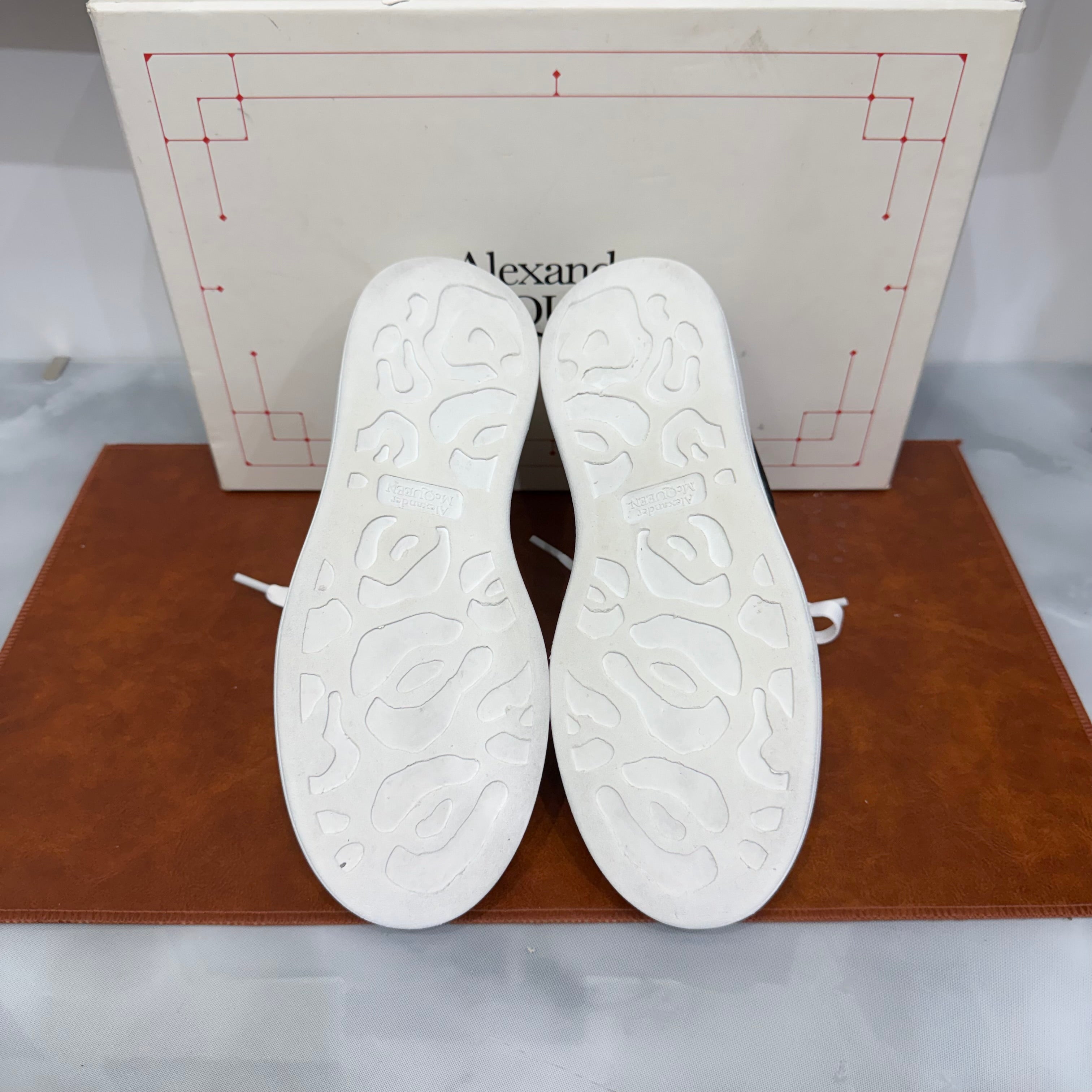 Alexander McQueen, OverSized, 37