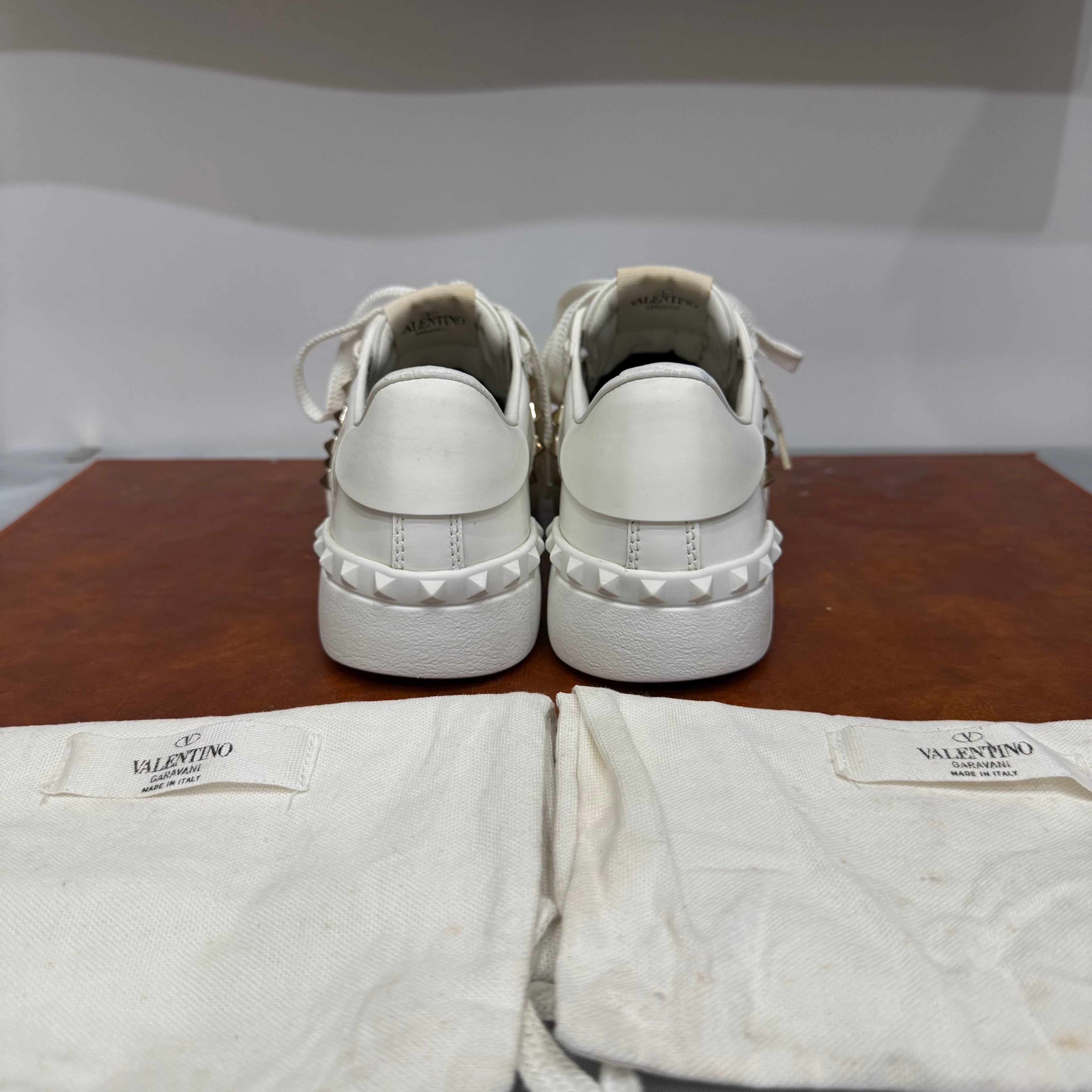 Valentino Garavani, Untitled, 36