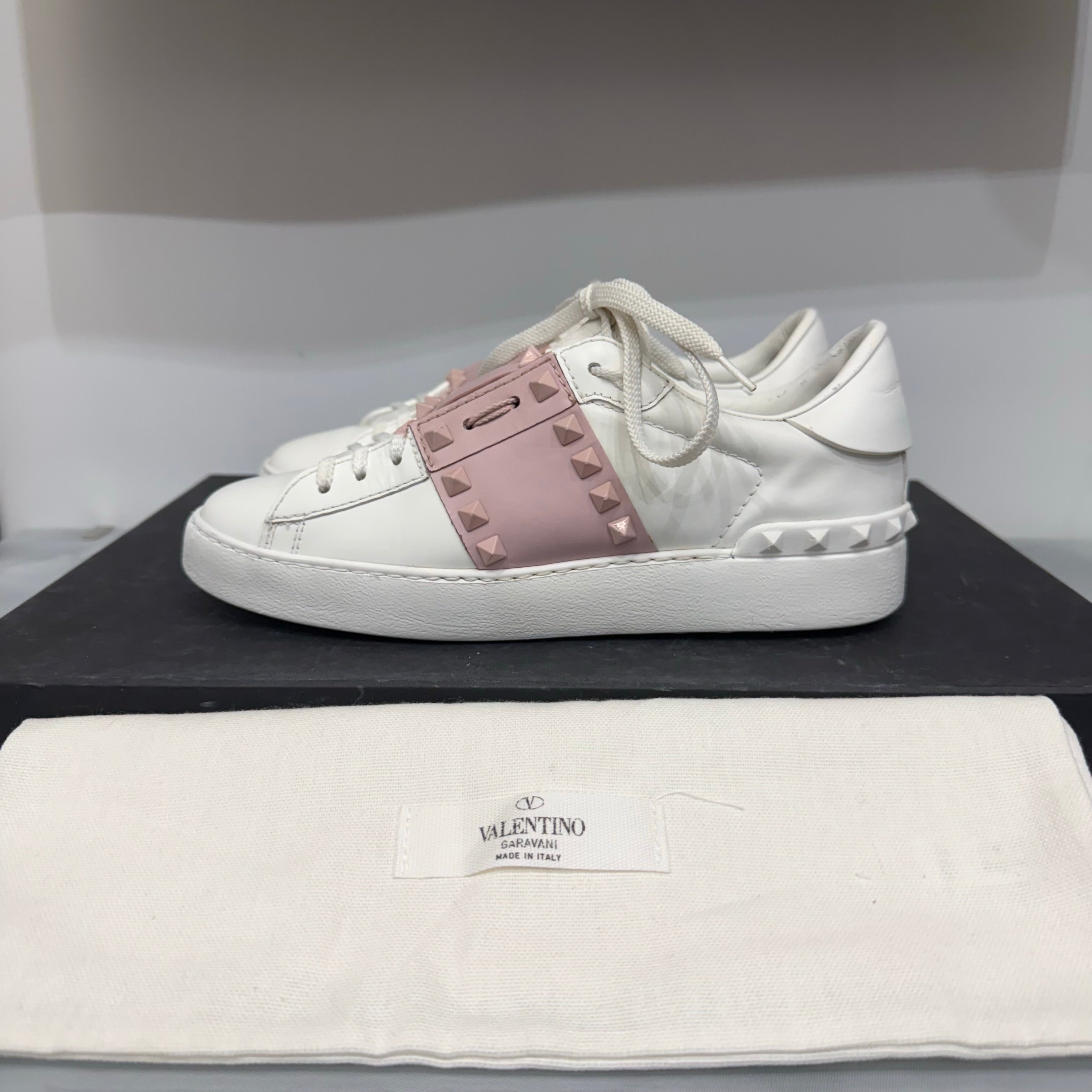 Valentino Garavani, Untitled, 37
