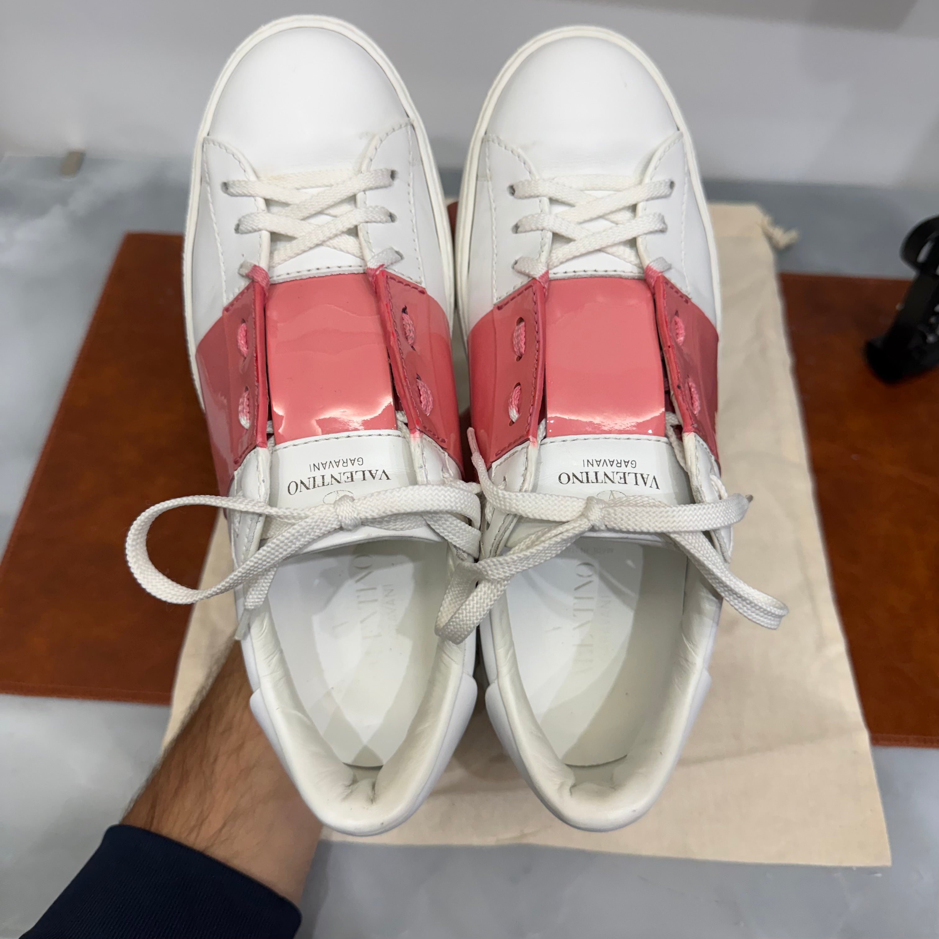 Valentino Garavani, Open, 38