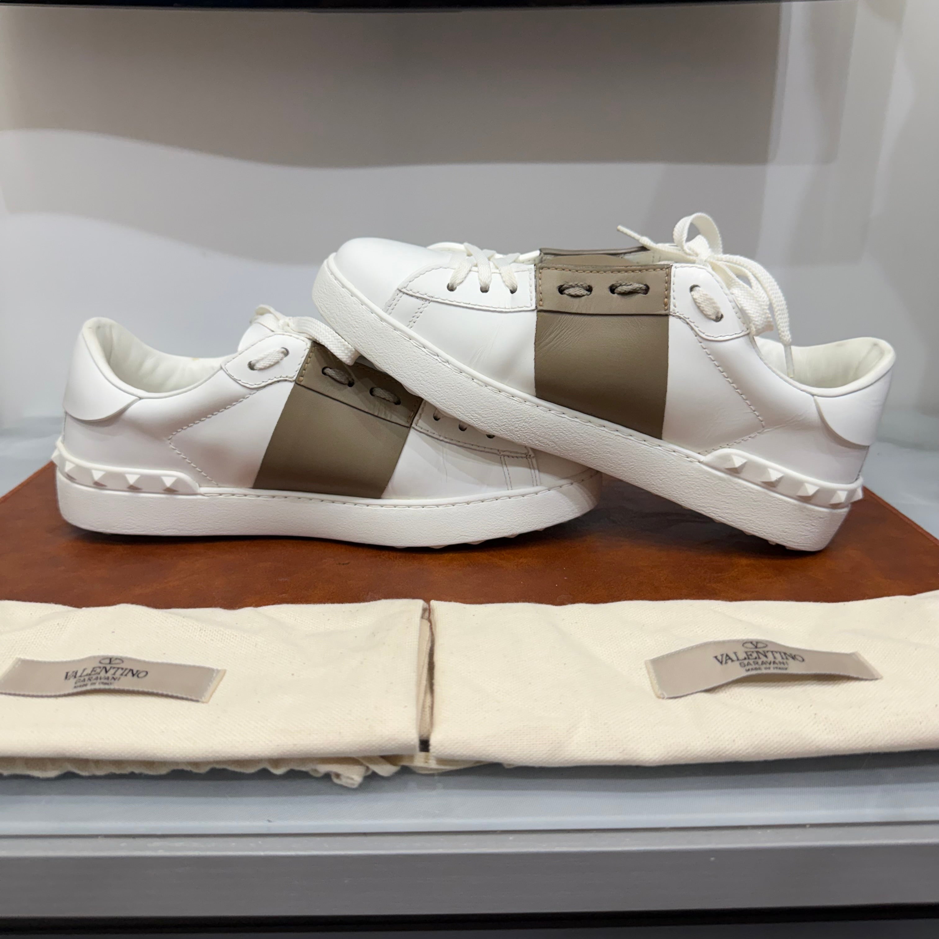 Valentino Garavani, Open, 40