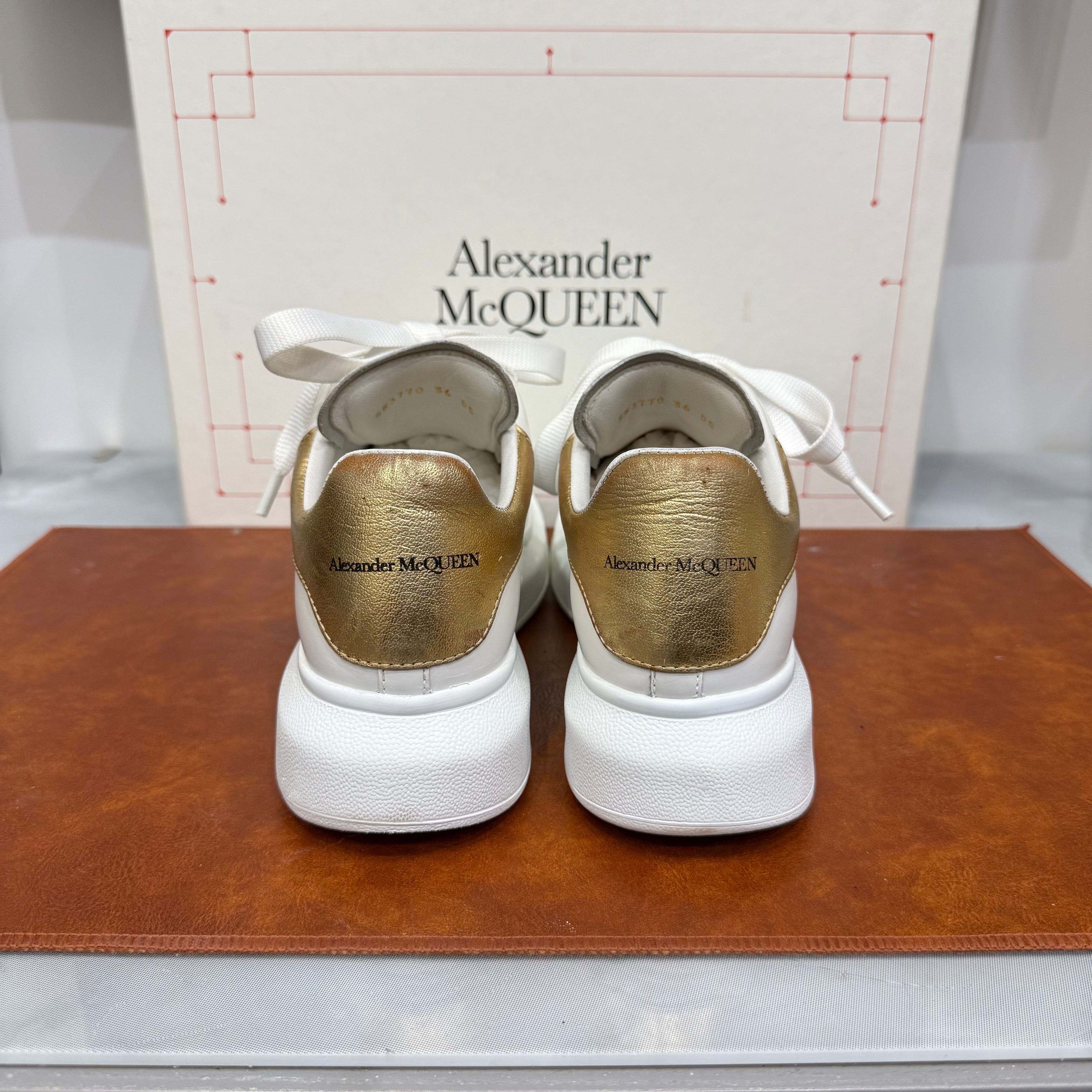 Alexander McQueen, OverSized, 36