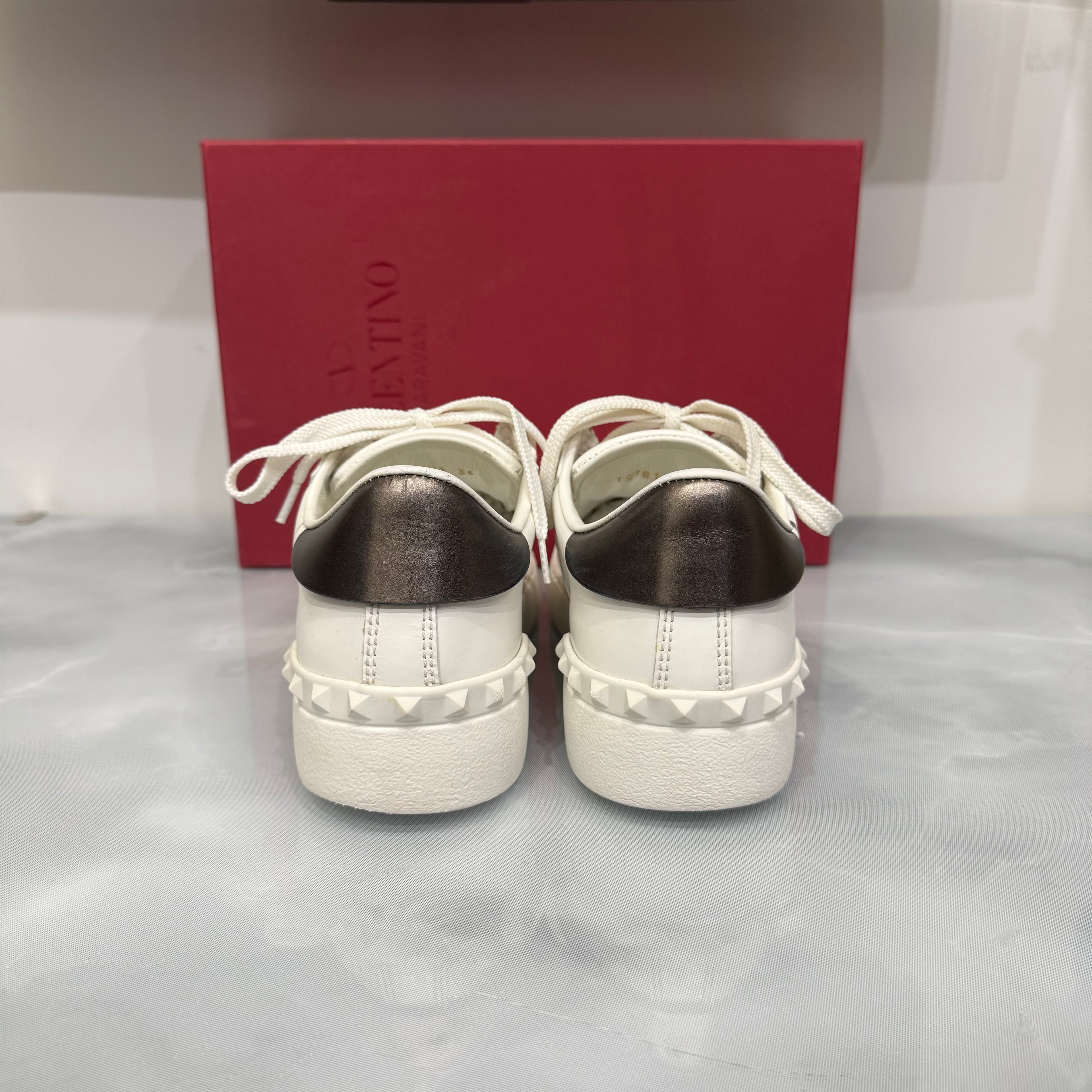 Valentino Garavani, Open VLTN, 36