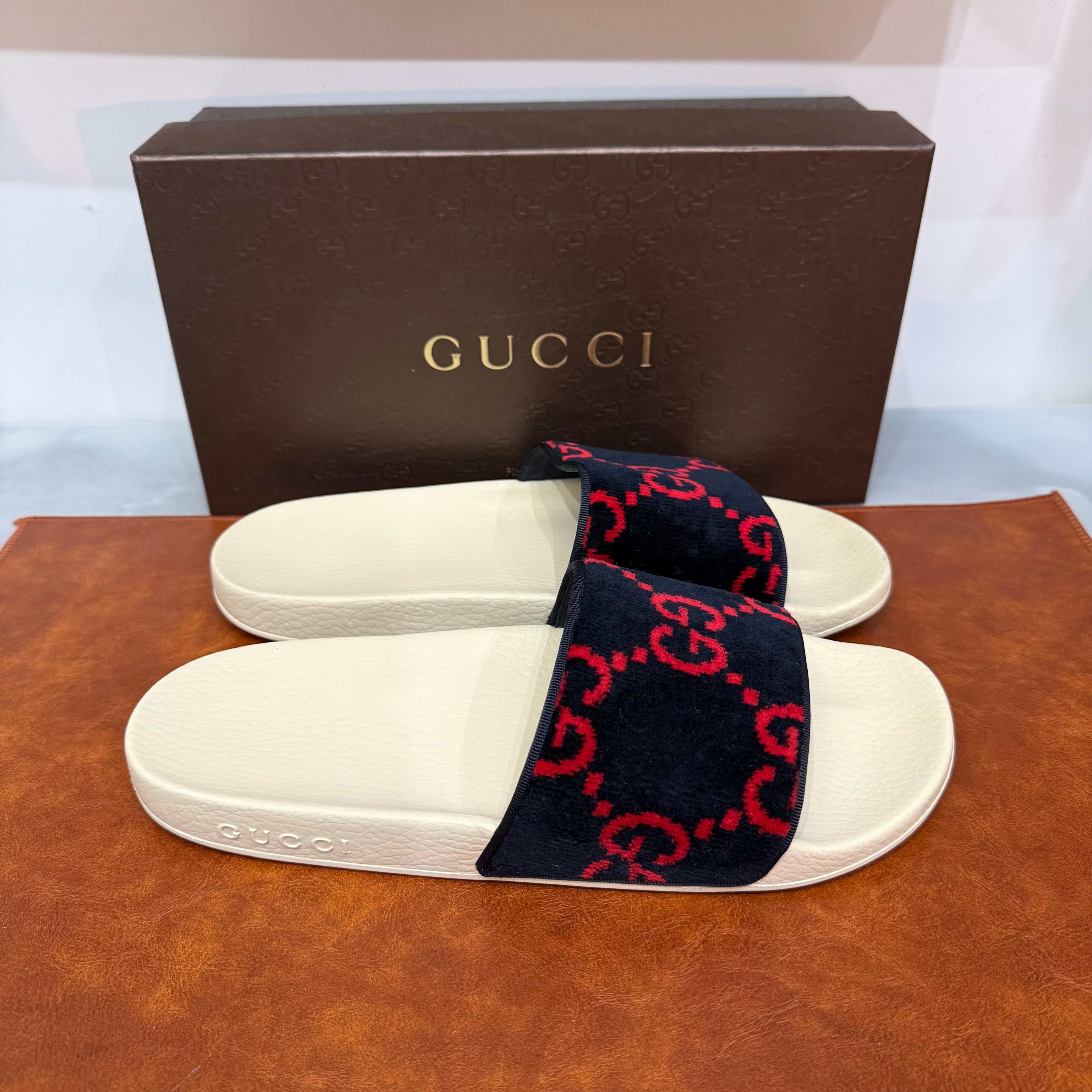 Gucci, Slides, 41