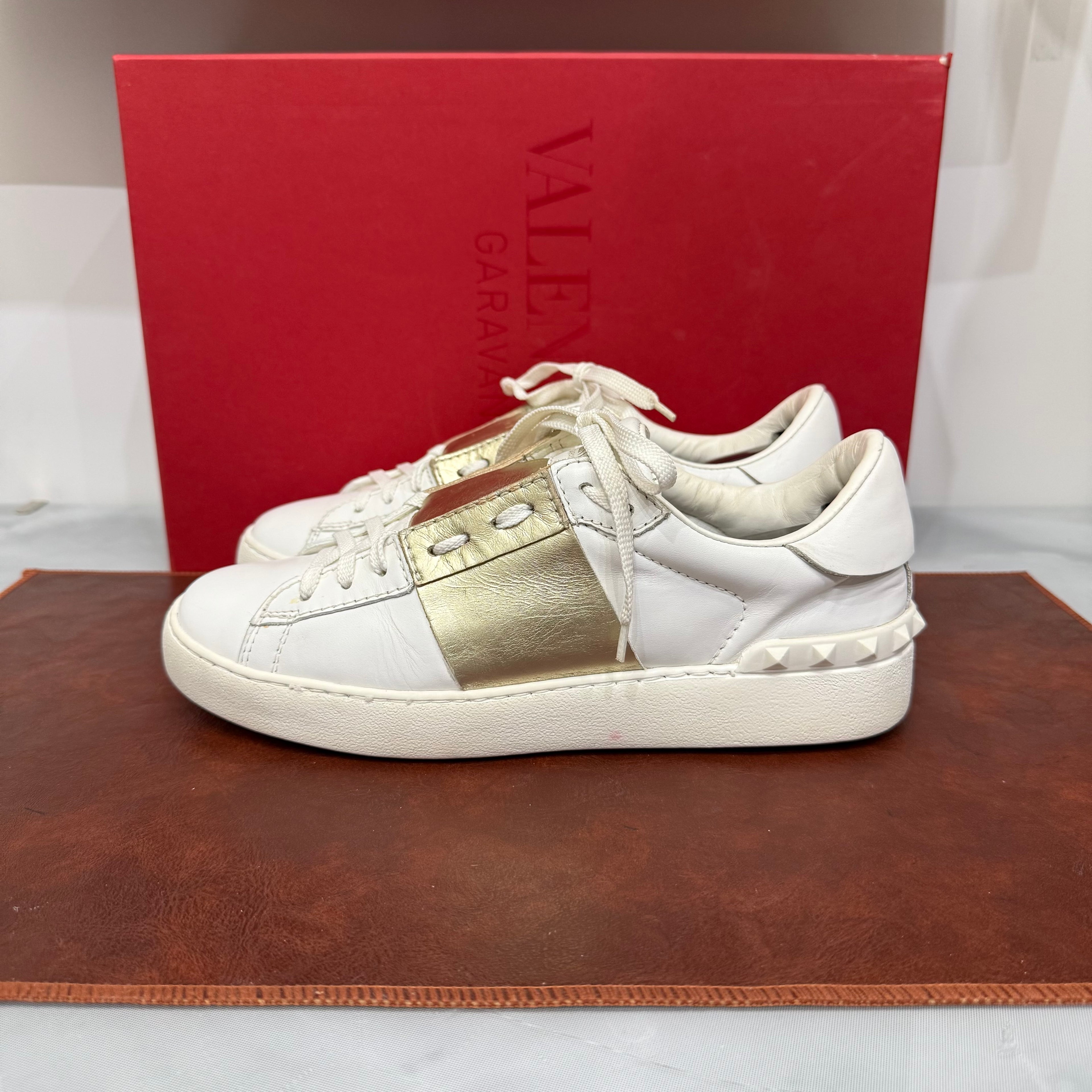 Valentino Garavani, Open, 38